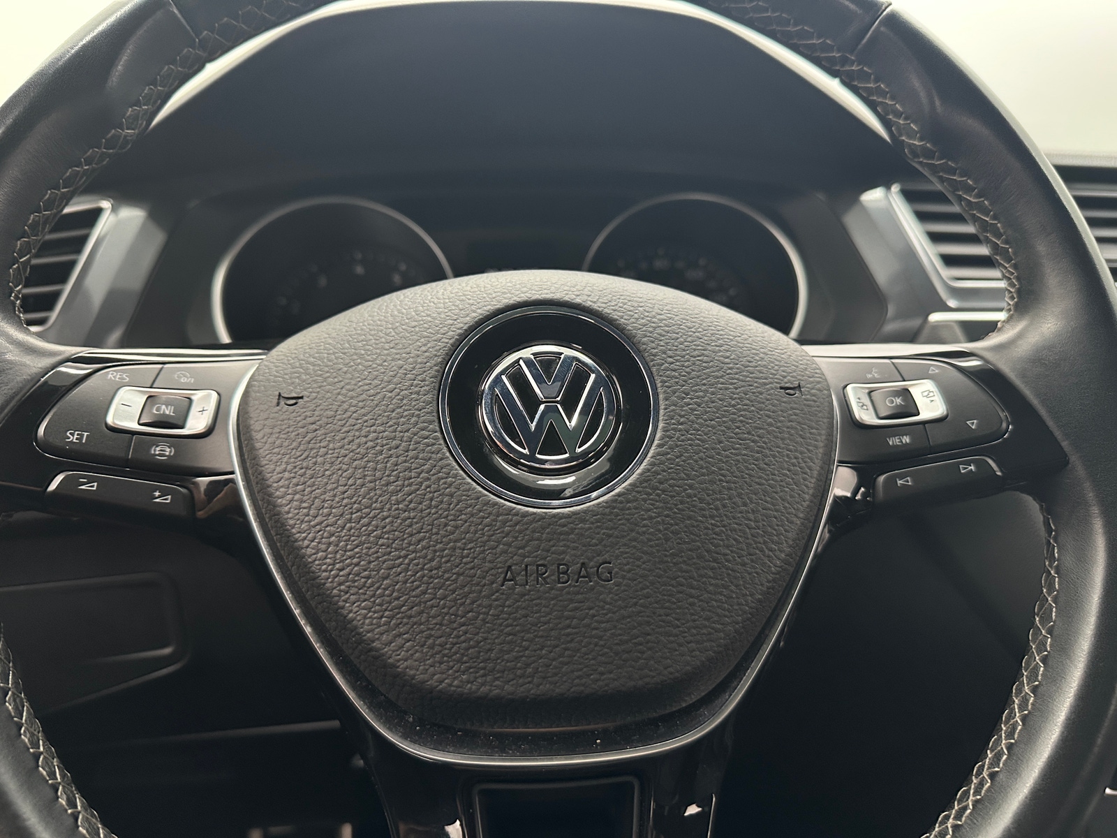 Thumbnail: 2020 Volkswagen Tiguan - 4