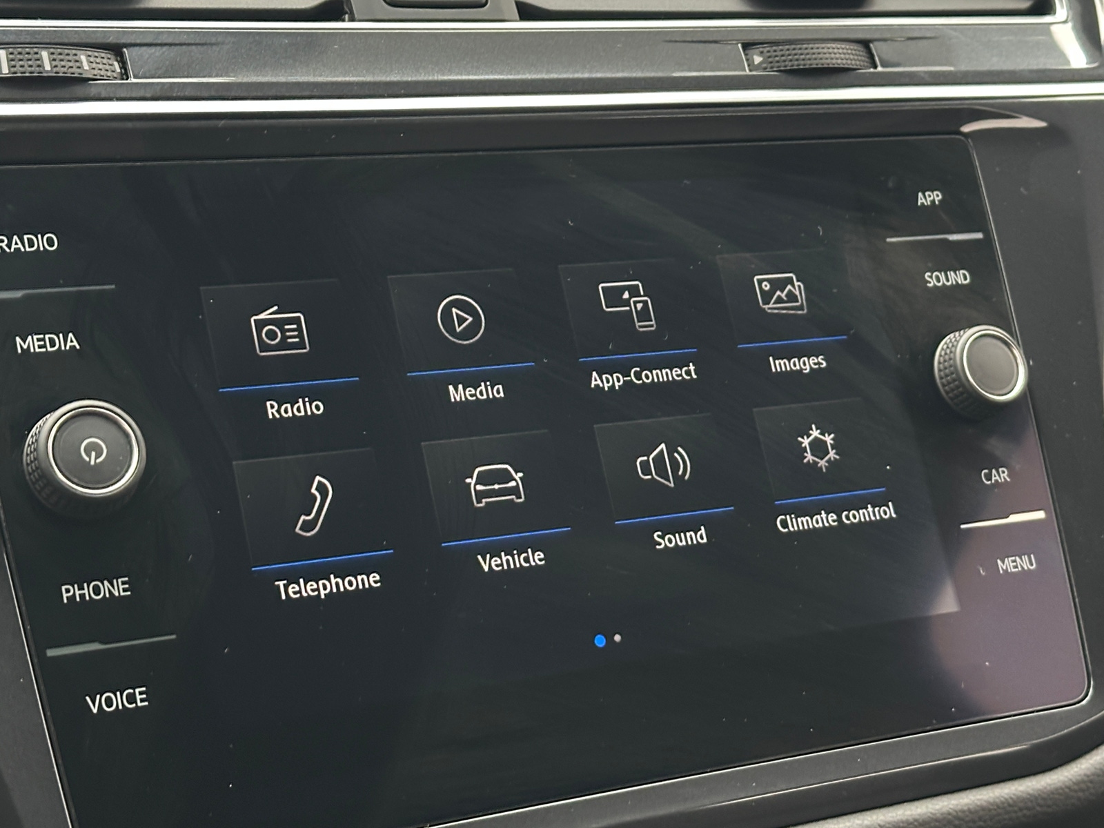 Thumbnail: 2020 Volkswagen Tiguan - 3