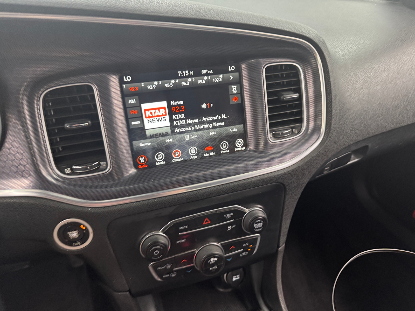 Thumbnail: 2017 Dodge Charger - 4