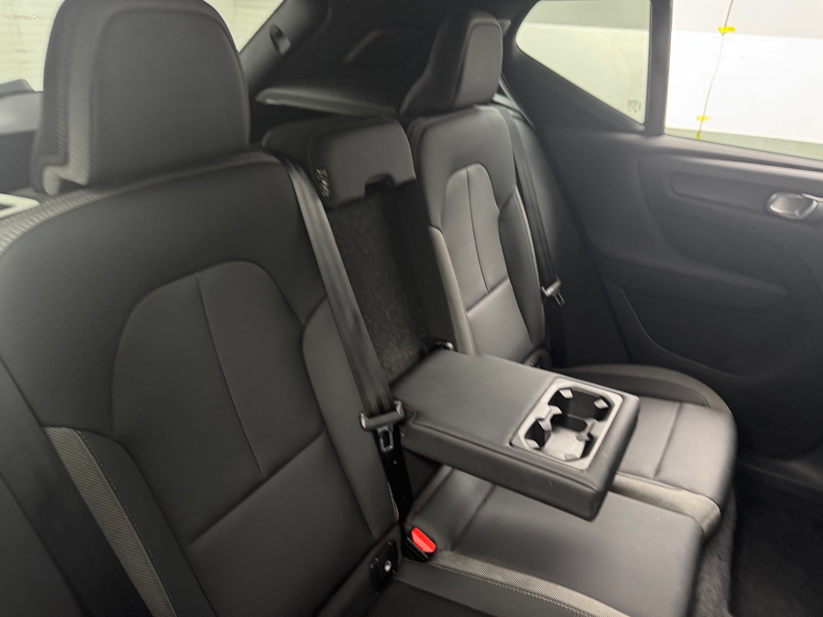 Thumbnail: 2023 Volvo XC40 - 6