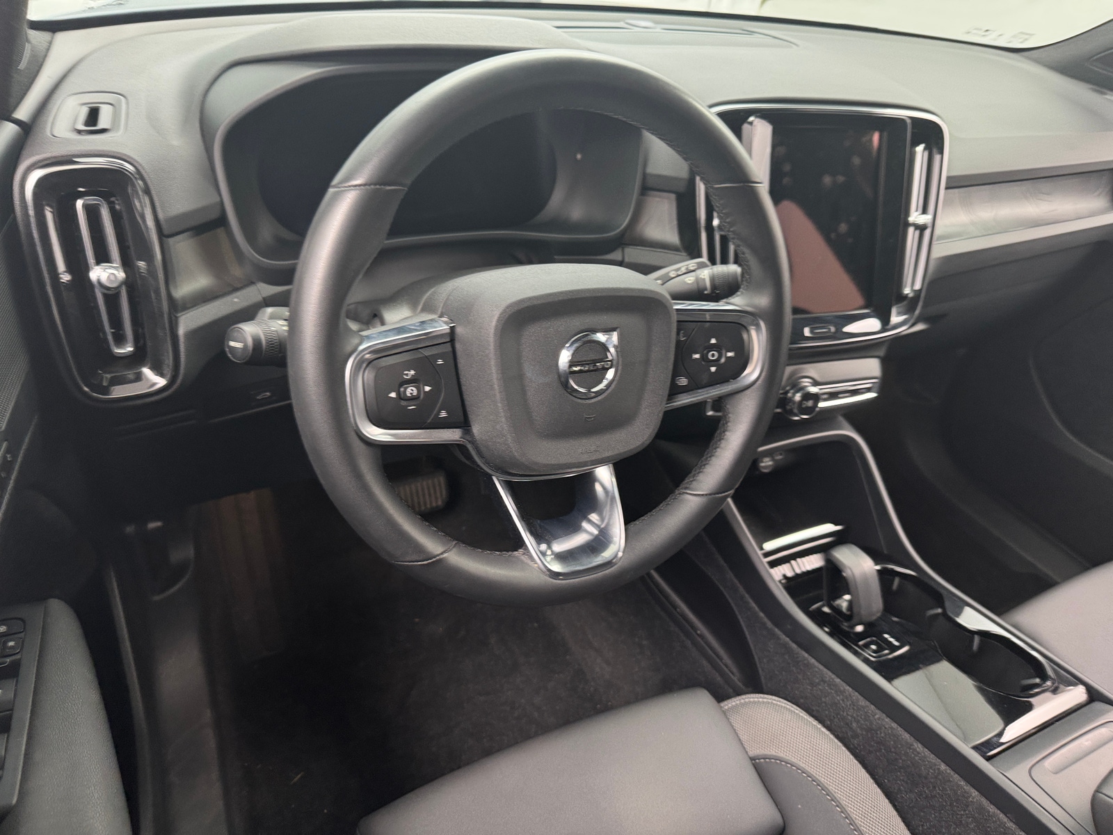 Thumbnail: 2023 Volvo XC40 - 5