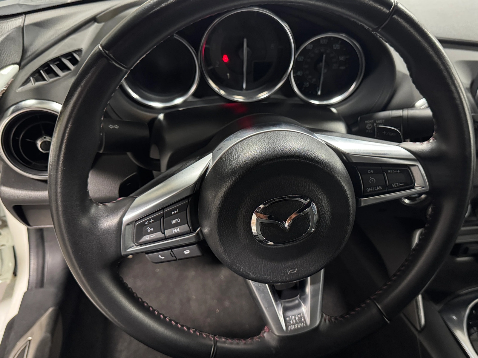 Thumbnail: 2017 Mazda MX-5 Miata - 4