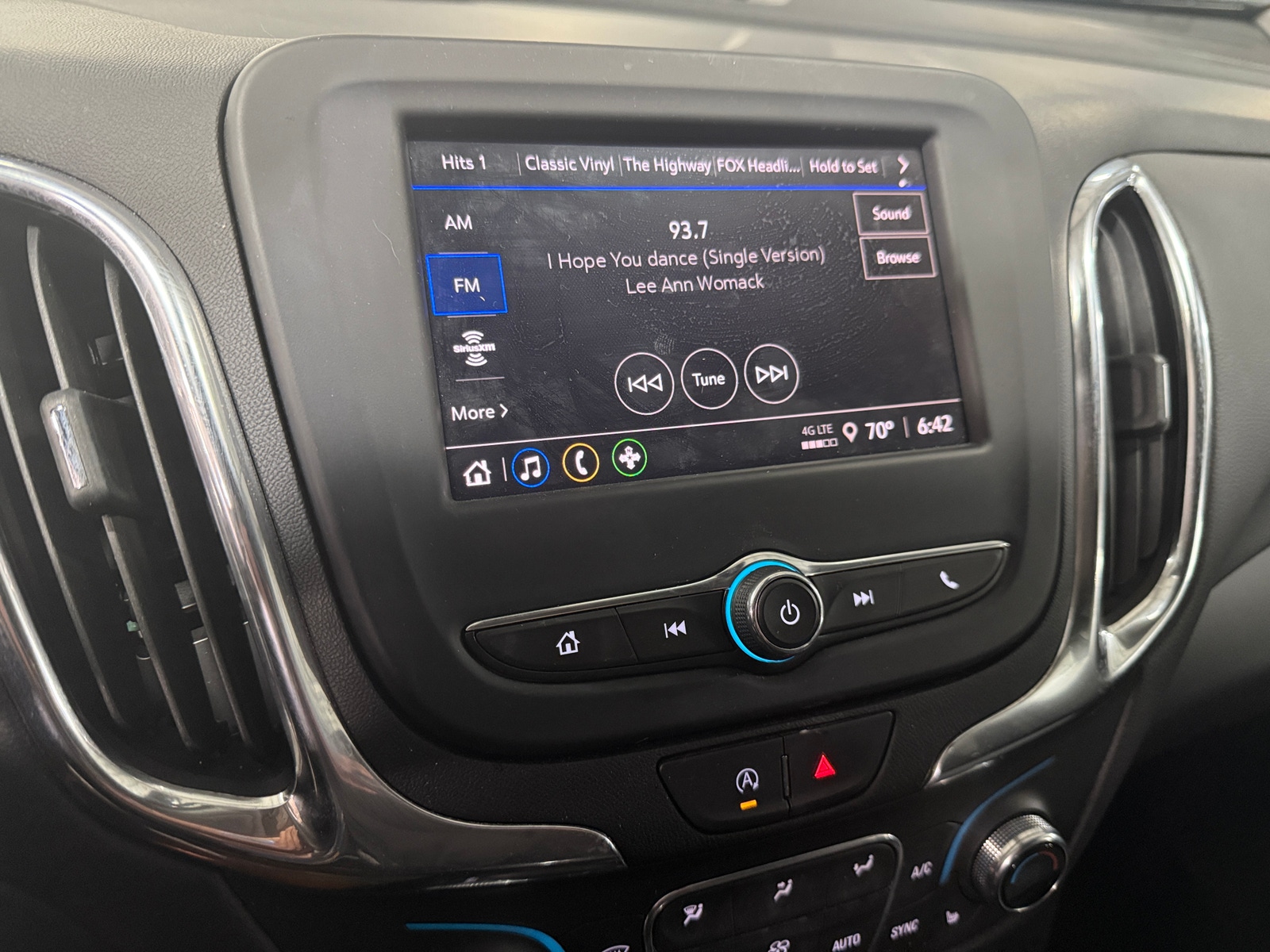 Thumbnail: 2022 Chevrolet Equinox - 4