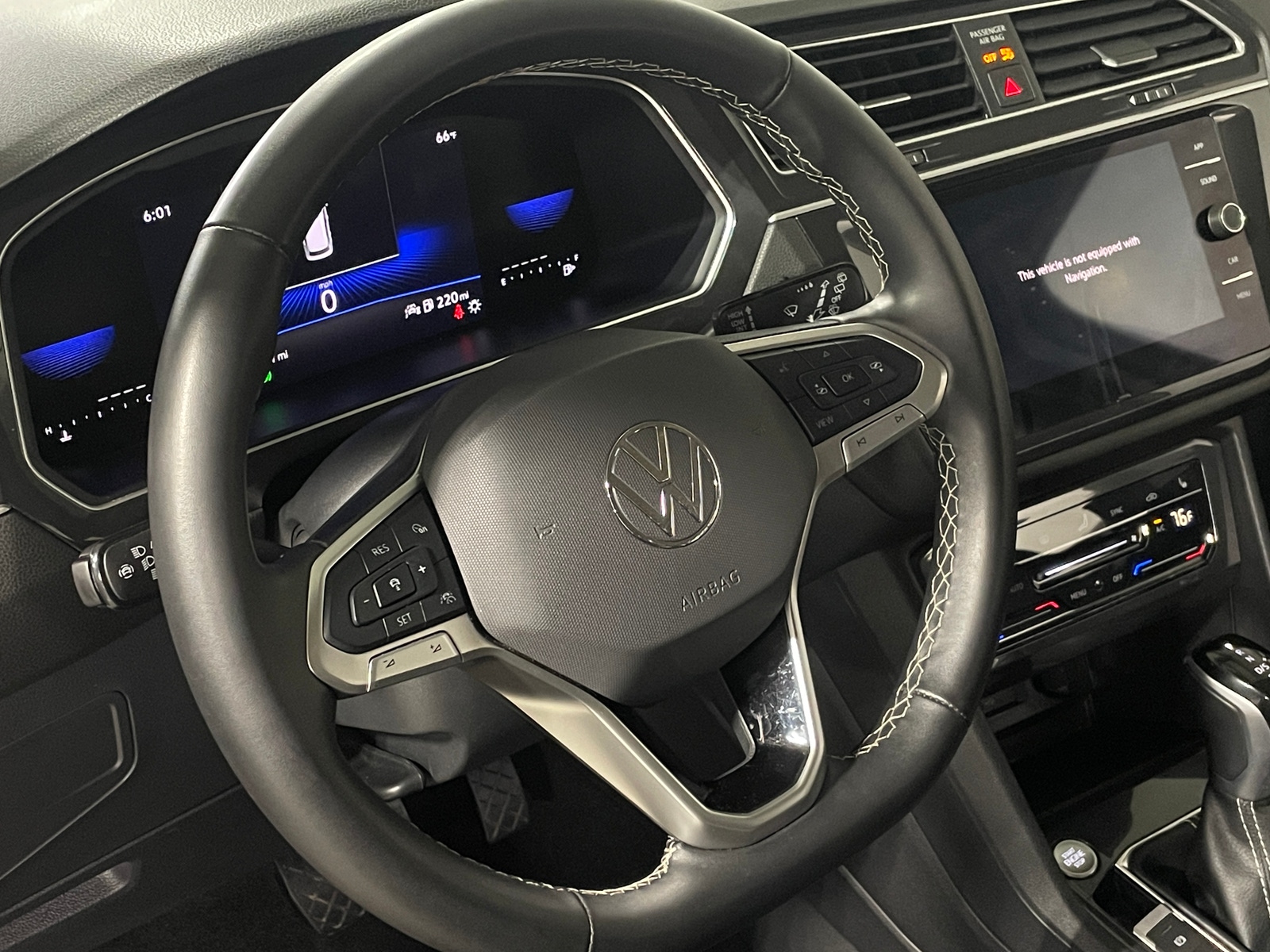 Thumbnail: 2024 Volkswagen Tiguan - 4