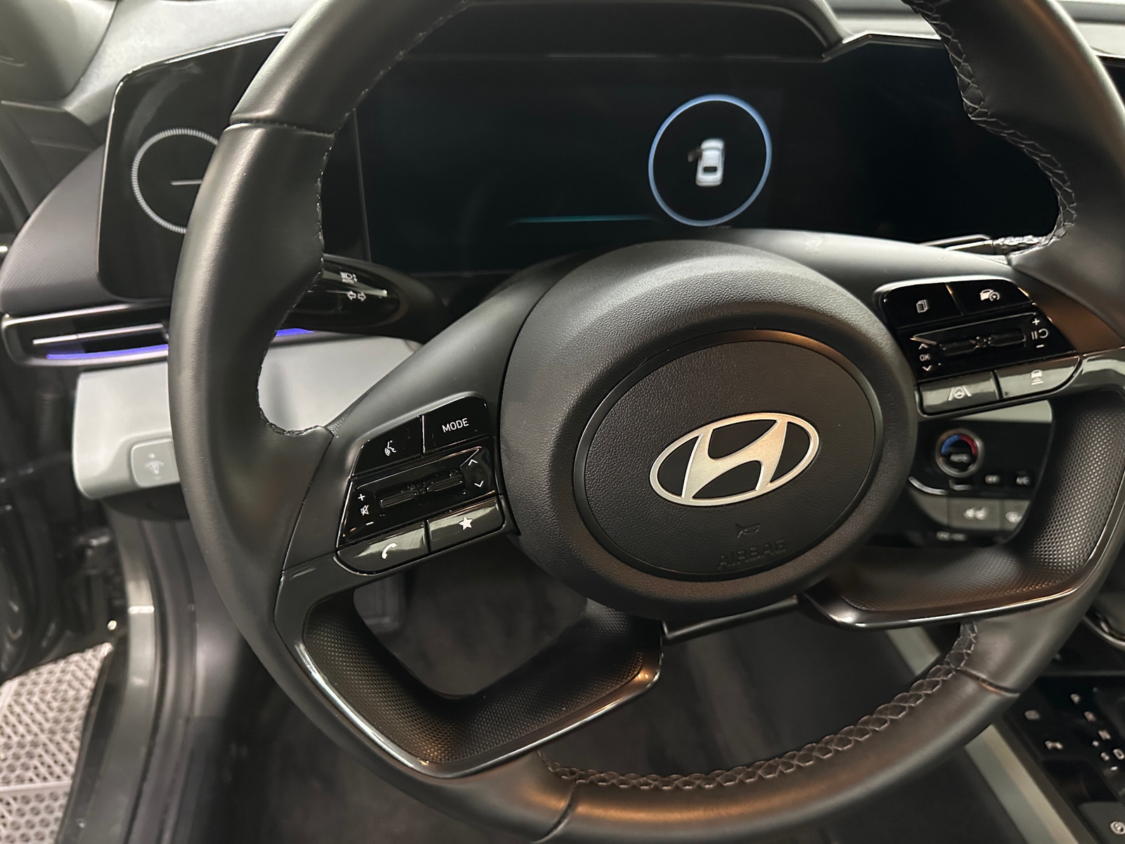 Thumbnail: 2024 Hyundai Elantra - 4