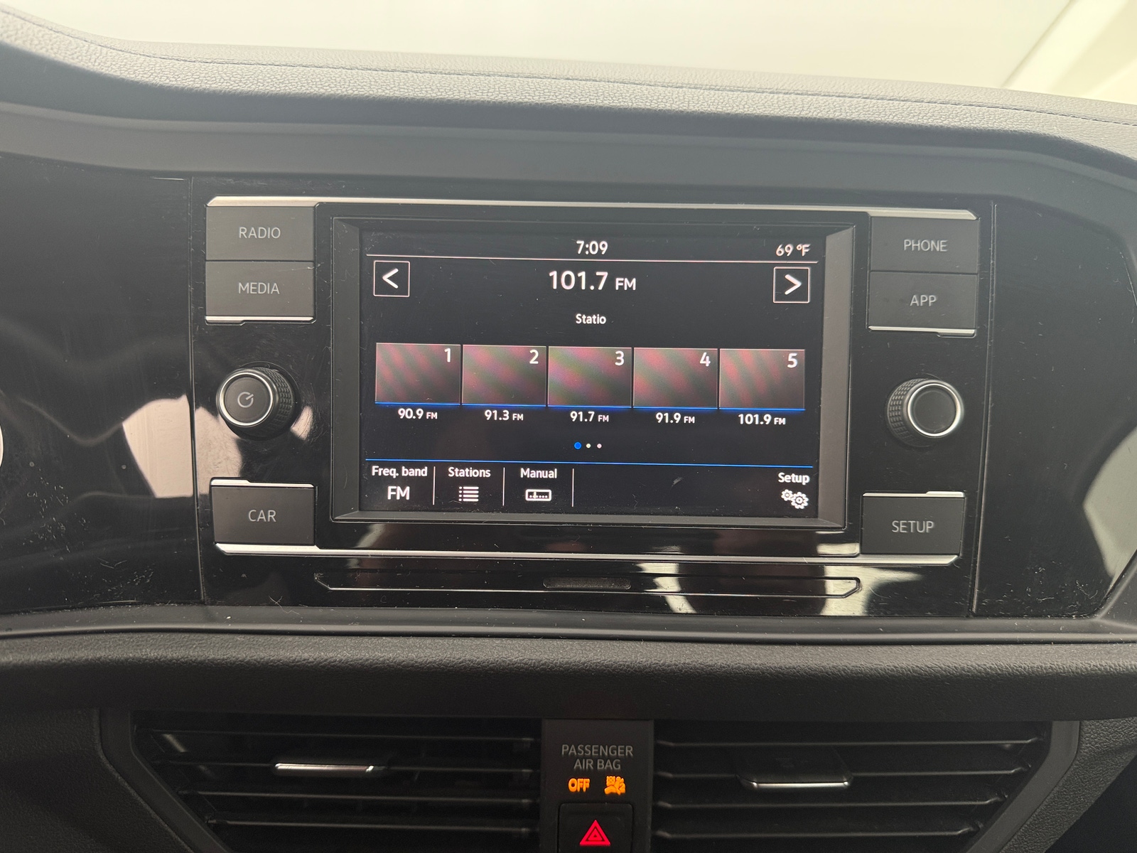 Thumbnail: 2019 Volkswagen Jetta - 4