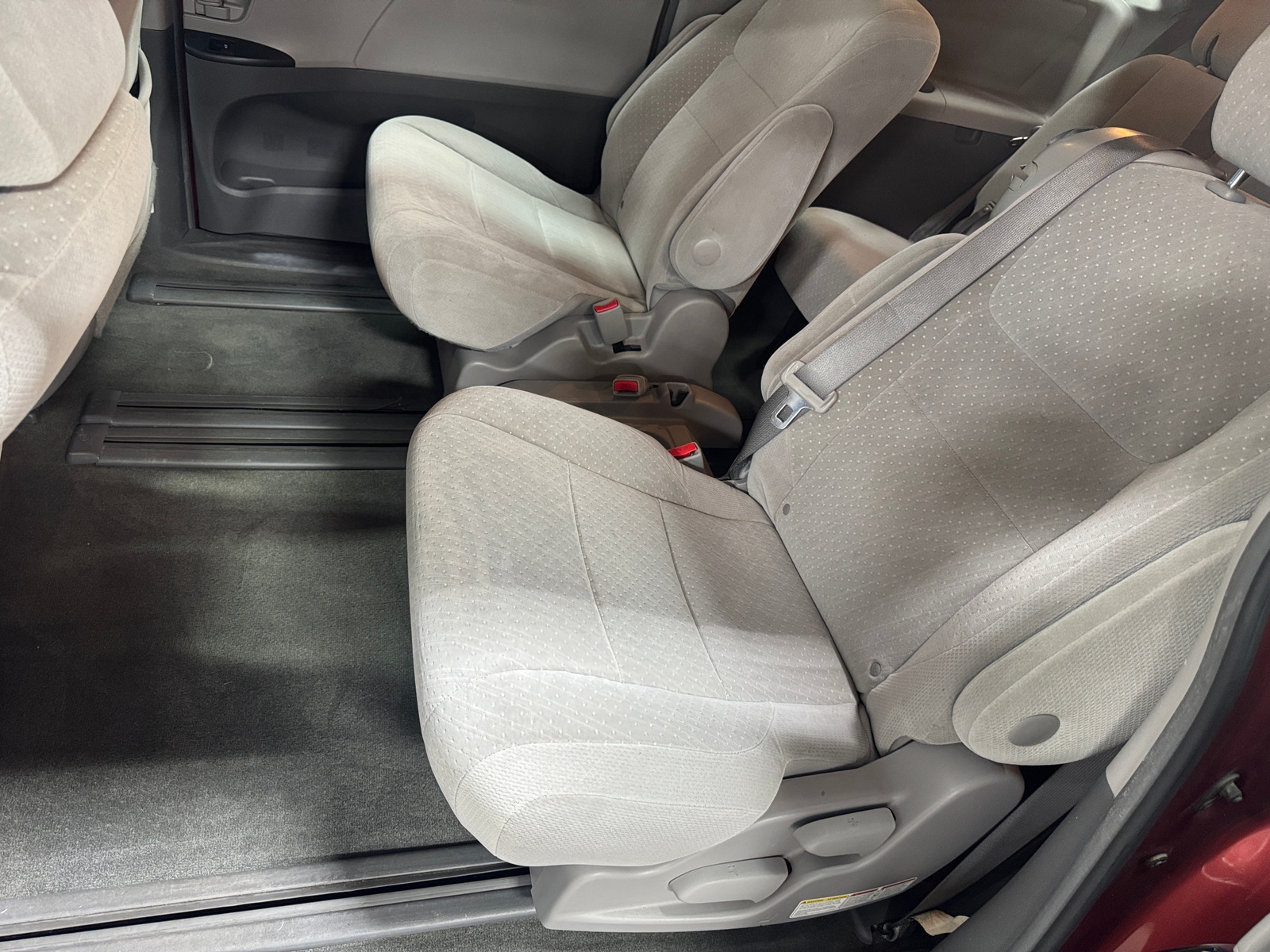 Thumbnail: 2017 Toyota Sienna - 6
