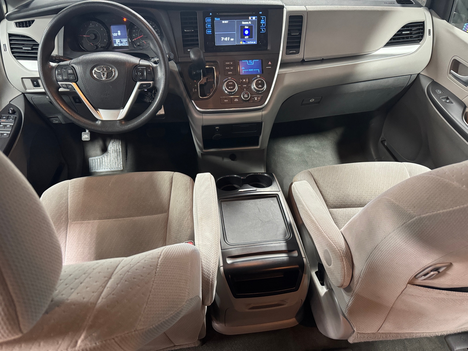 Thumbnail: 2017 Toyota Sienna - 3