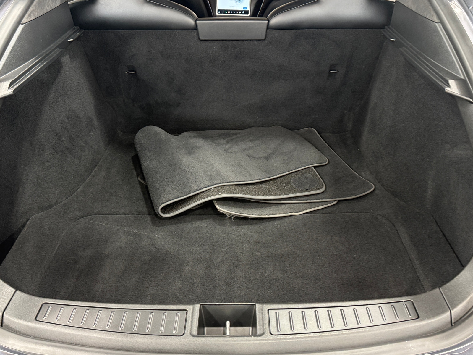 Thumbnail: 2015 Tesla Model S - 6