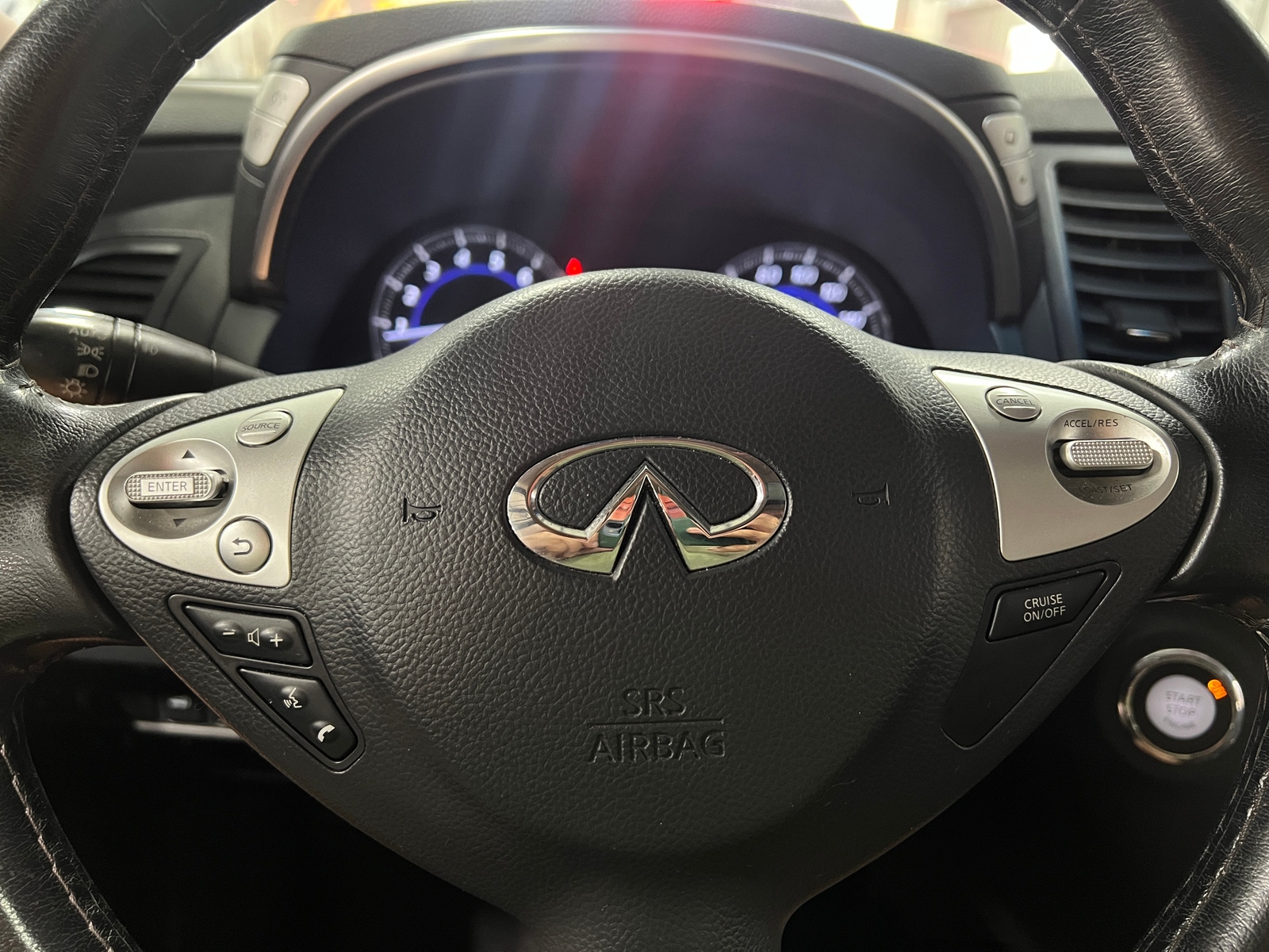 Thumbnail: 2017 INFINITI QX70 - 4