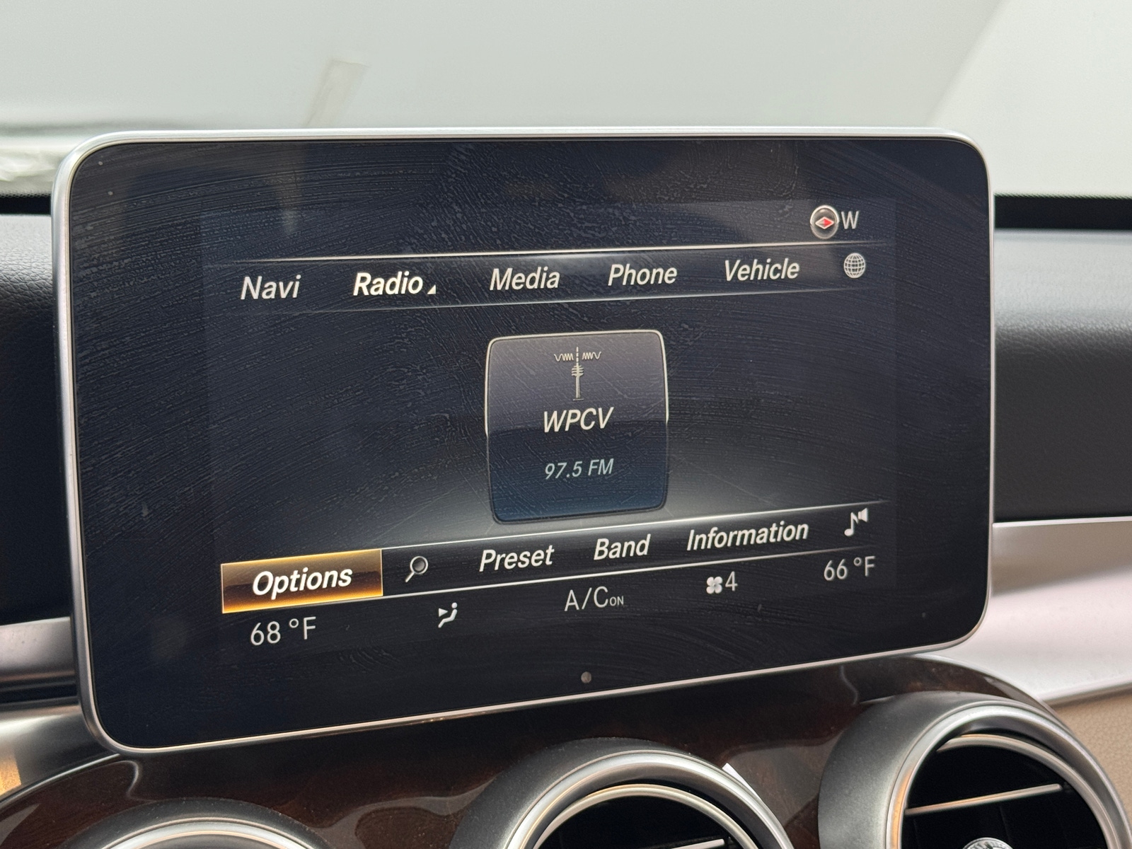Thumbnail: 2016 Mercedes-Benz C-Class - 3