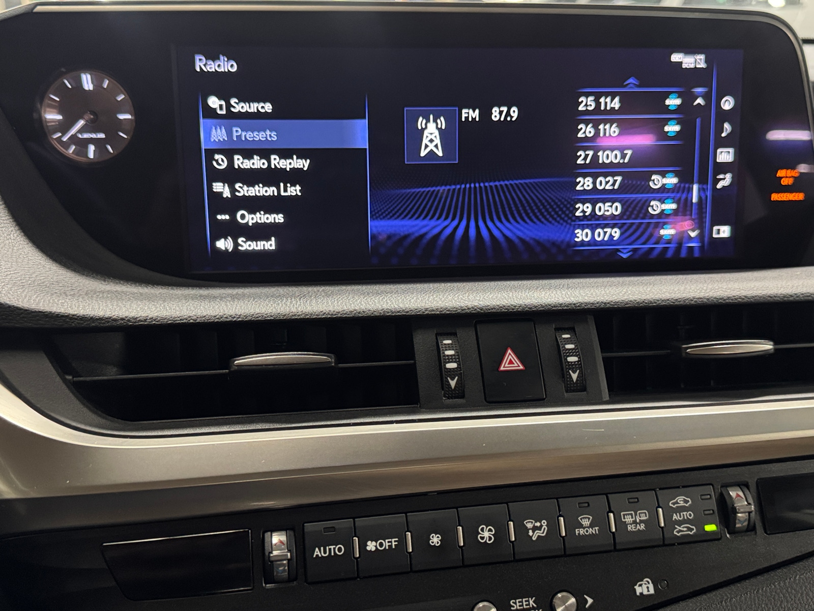 Thumbnail: 2019 Lexus ES - 4