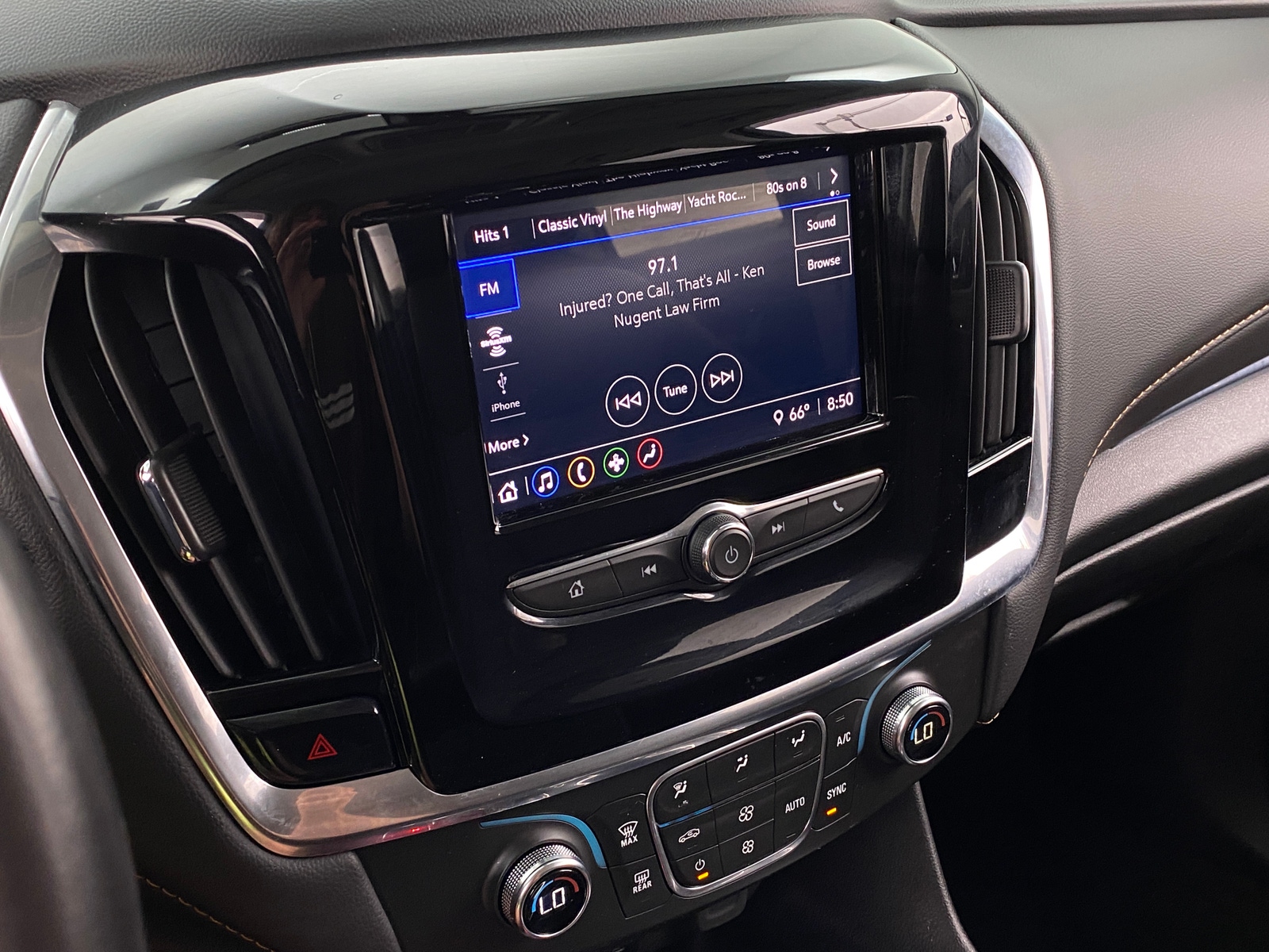 Thumbnail: 2020 Chevrolet Traverse - 4
