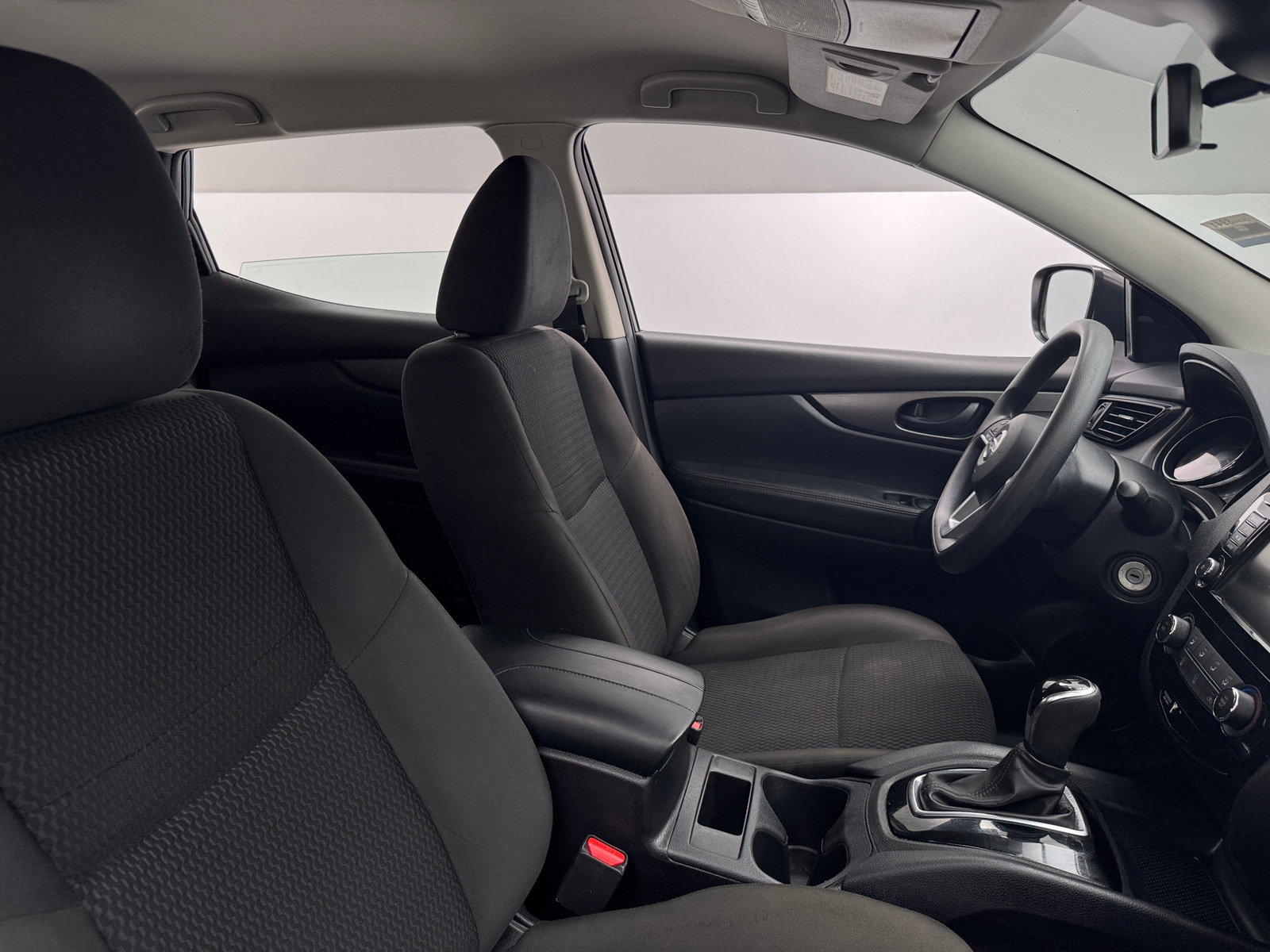 Thumbnail: 2022 Nissan Rogue Sport - 2