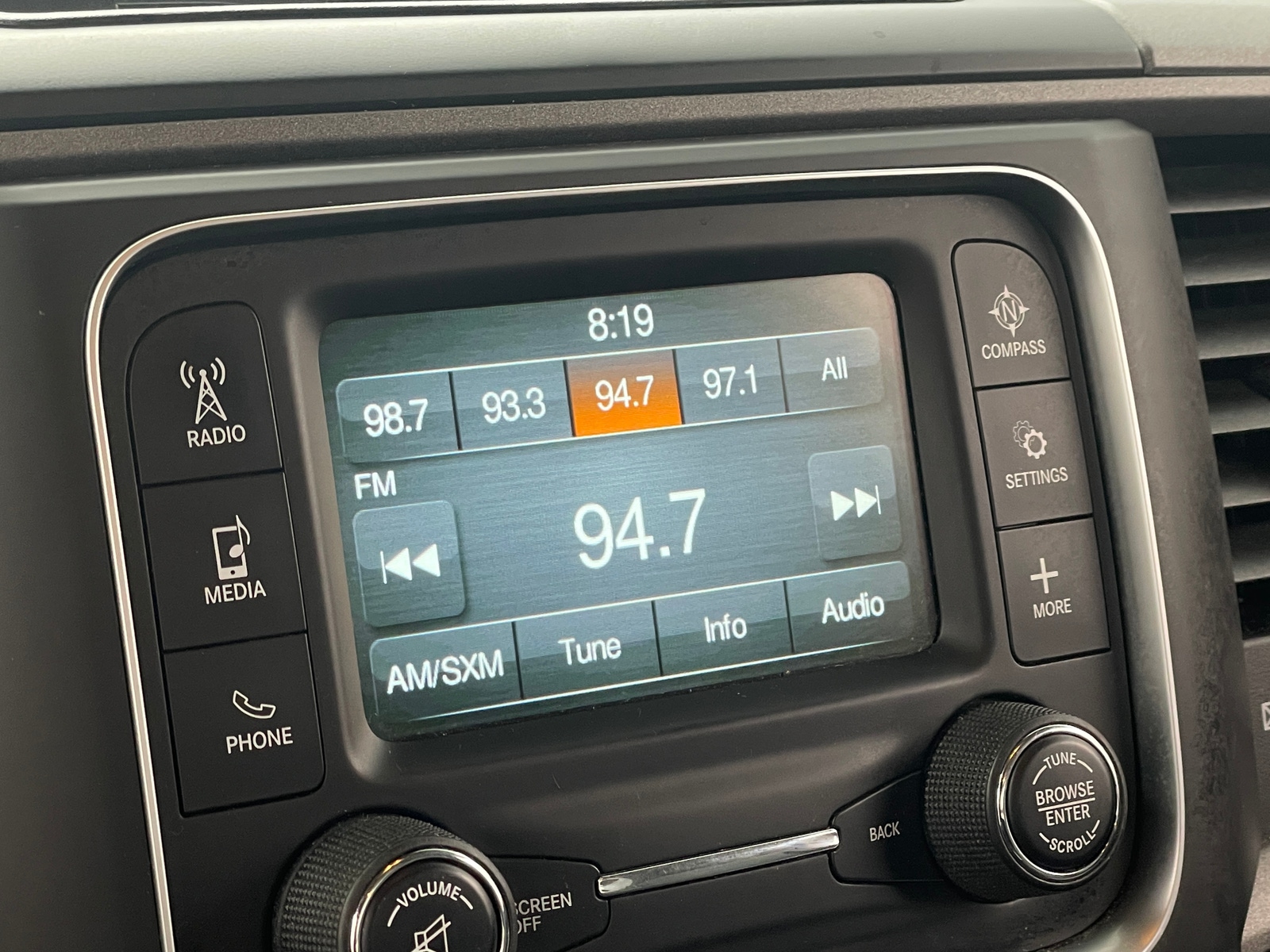 Thumbnail: 2019 RAM 1500 Classic - 4