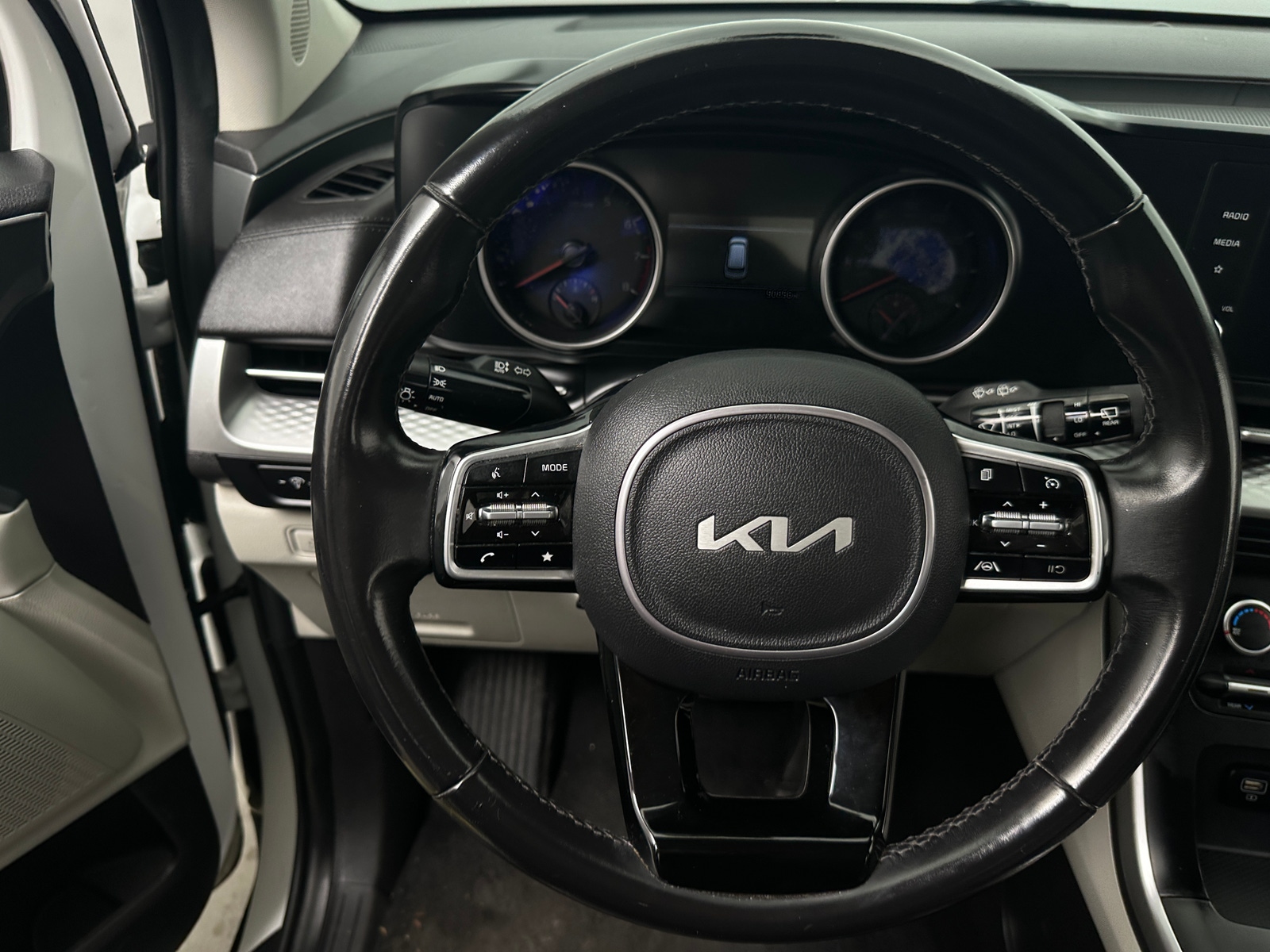 Thumbnail: 2022 Kia Carnival - 5
