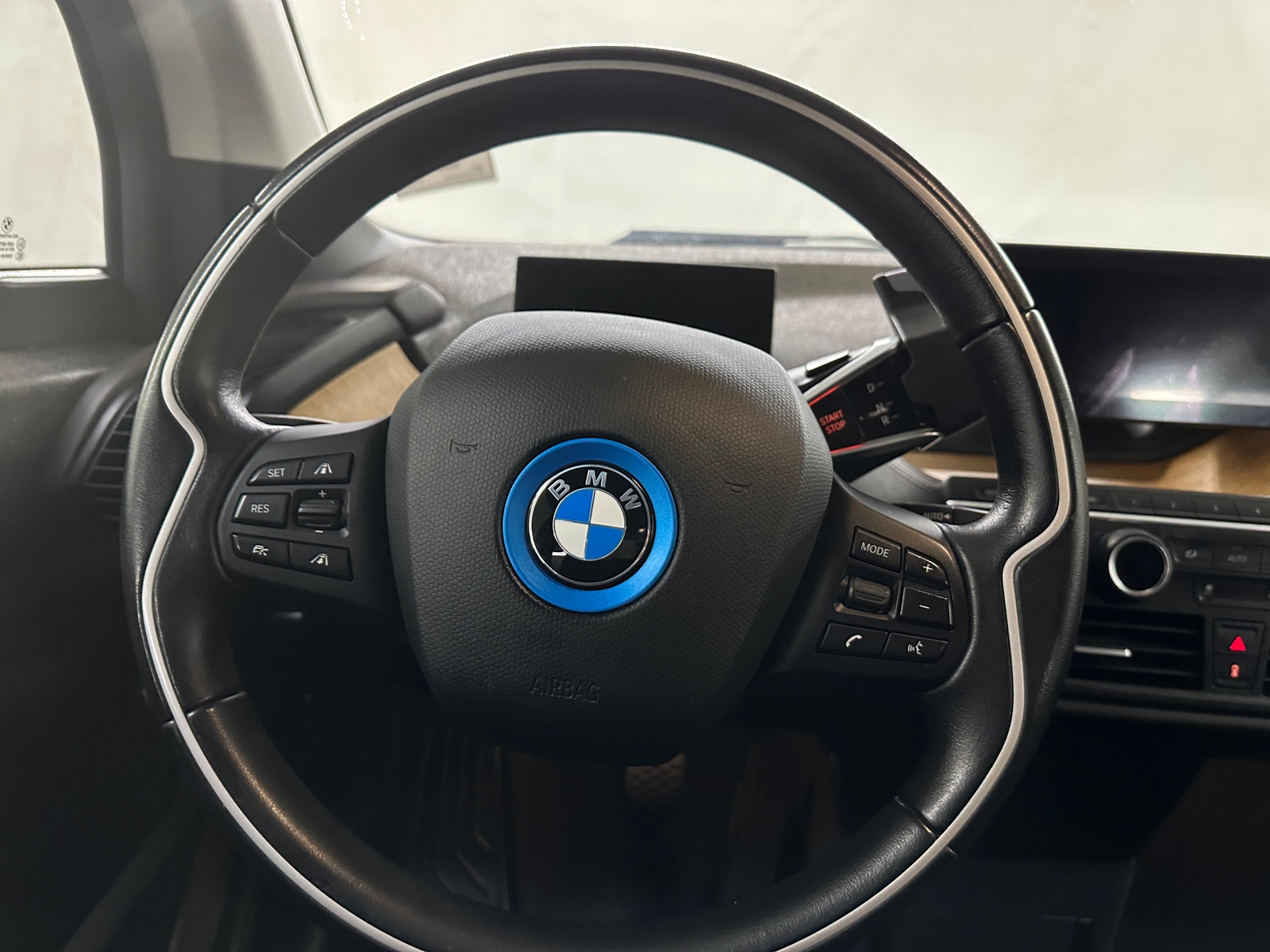 Thumbnail: 2015 BMW i3 - 4