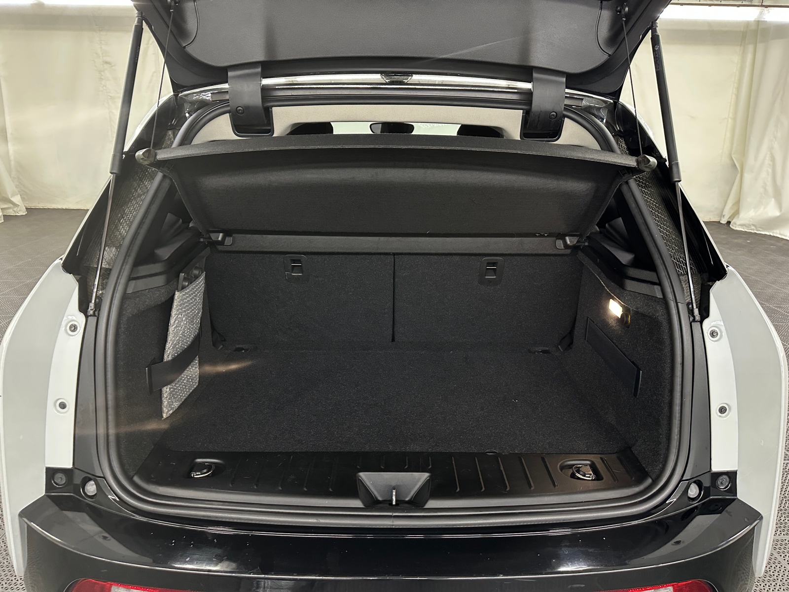 Thumbnail: 2015 BMW i3 - 6