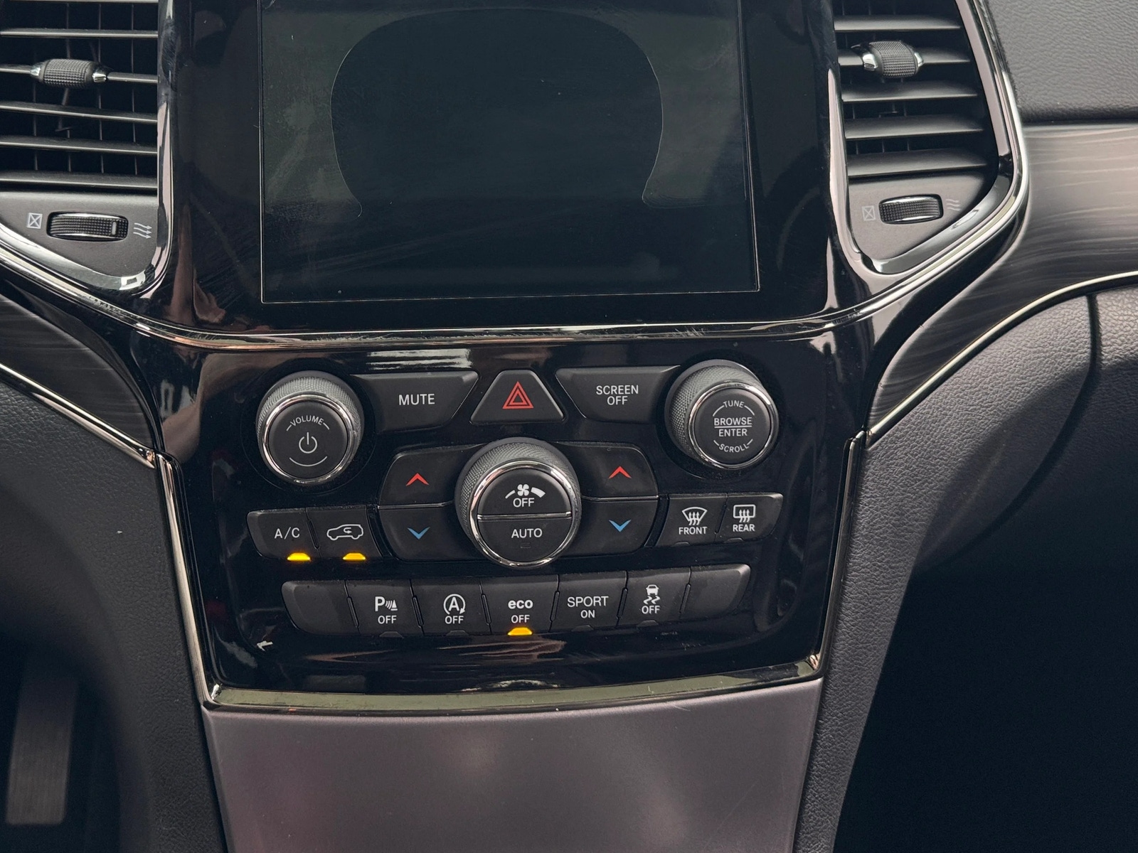 Thumbnail: 2020 Jeep Grand Cherokee - 3