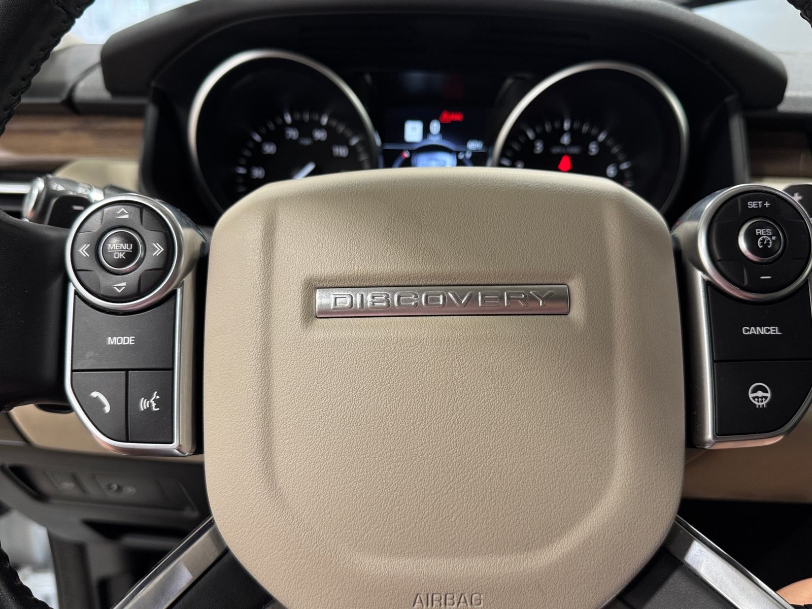 Thumbnail: 2018 Land Rover Discovery - 4