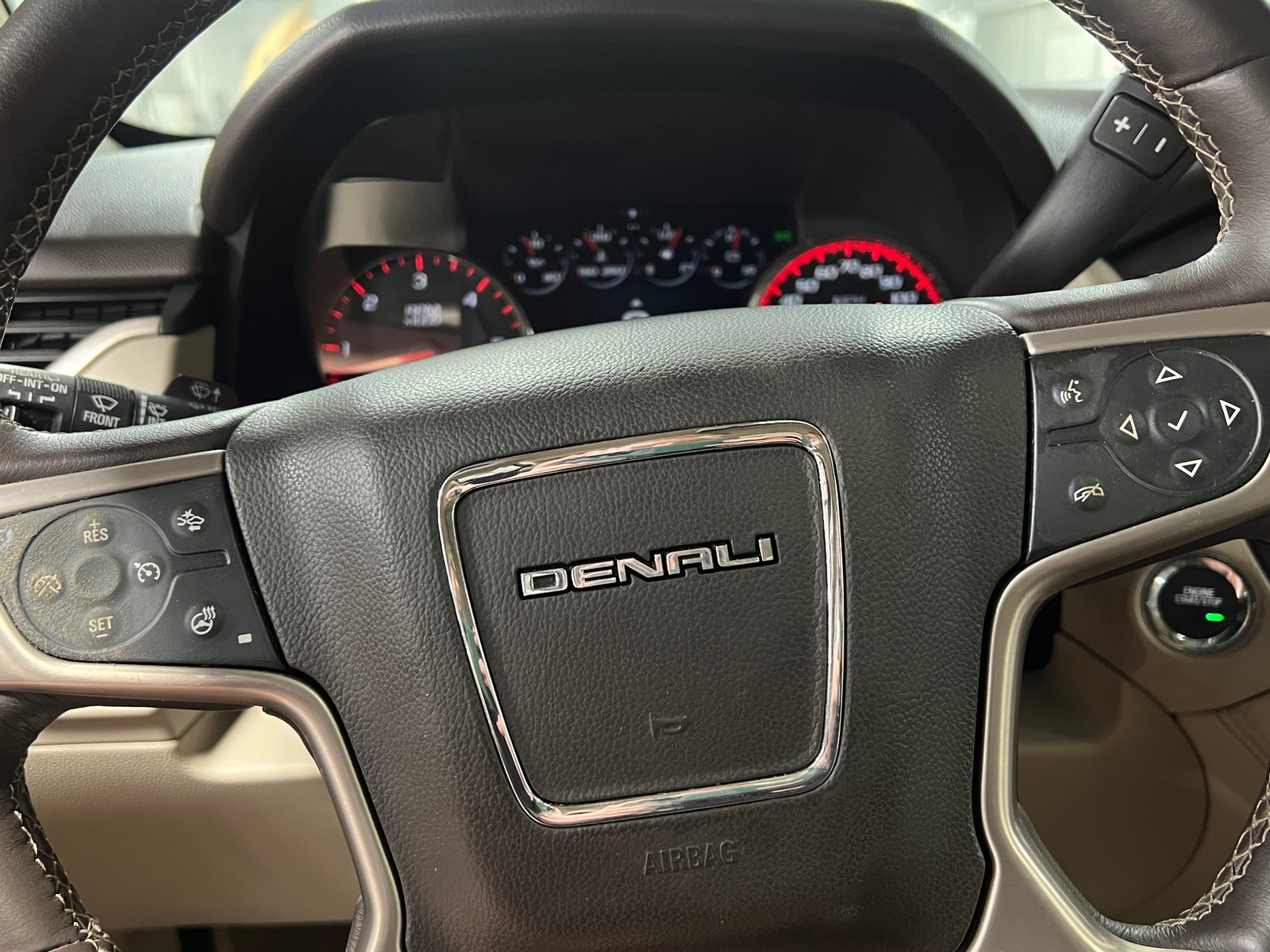 Thumbnail: 2015 GMC Yukon - 4