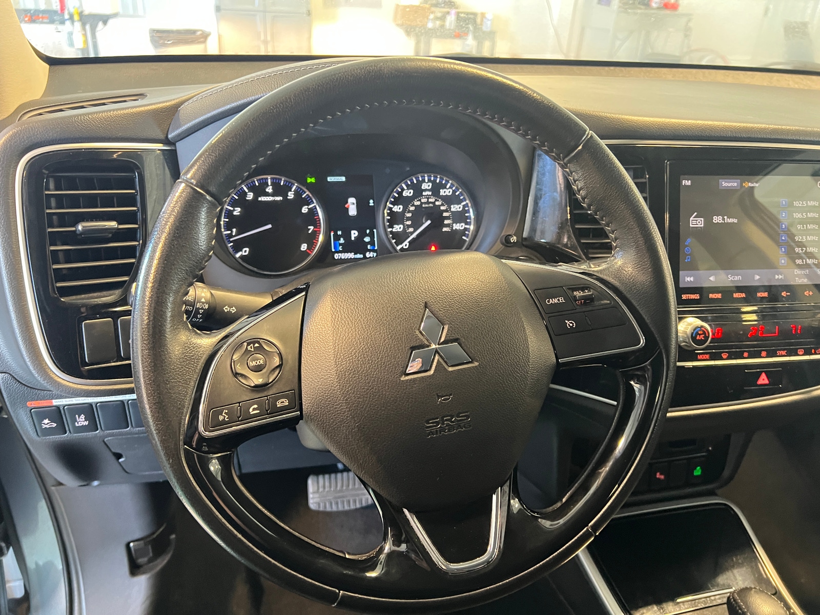 Thumbnail: 2020 Mitsubishi Outlander - 4