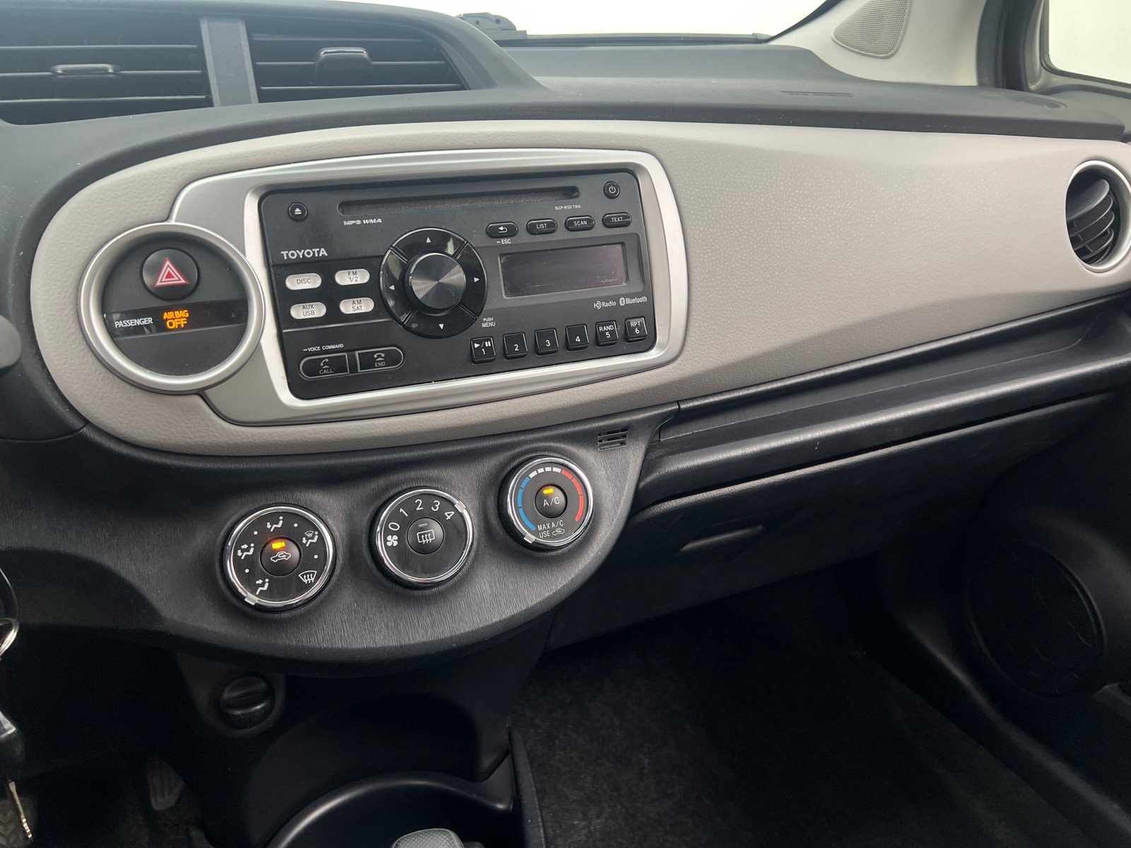 Thumbnail: 2013 Toyota Yaris - 4