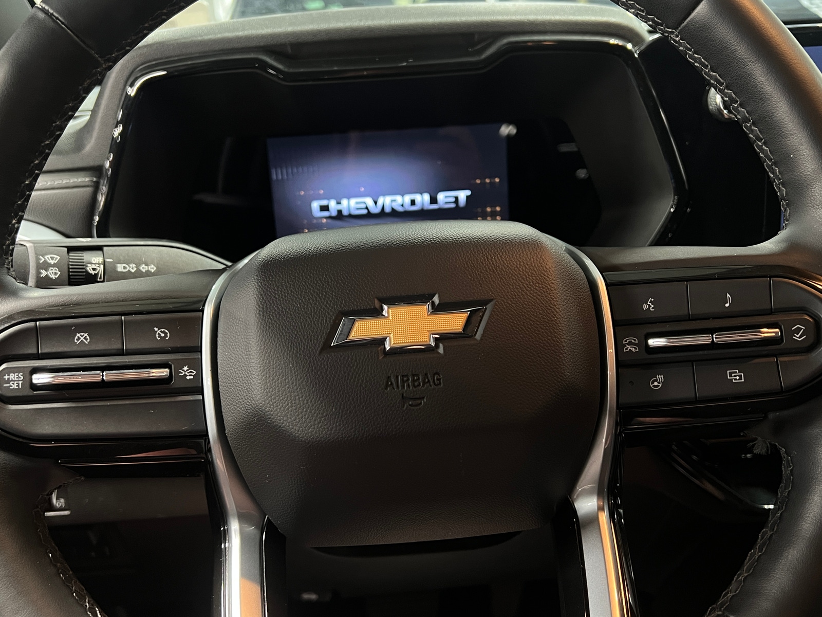 Thumbnail: 2023 Chevrolet Colorado - 5