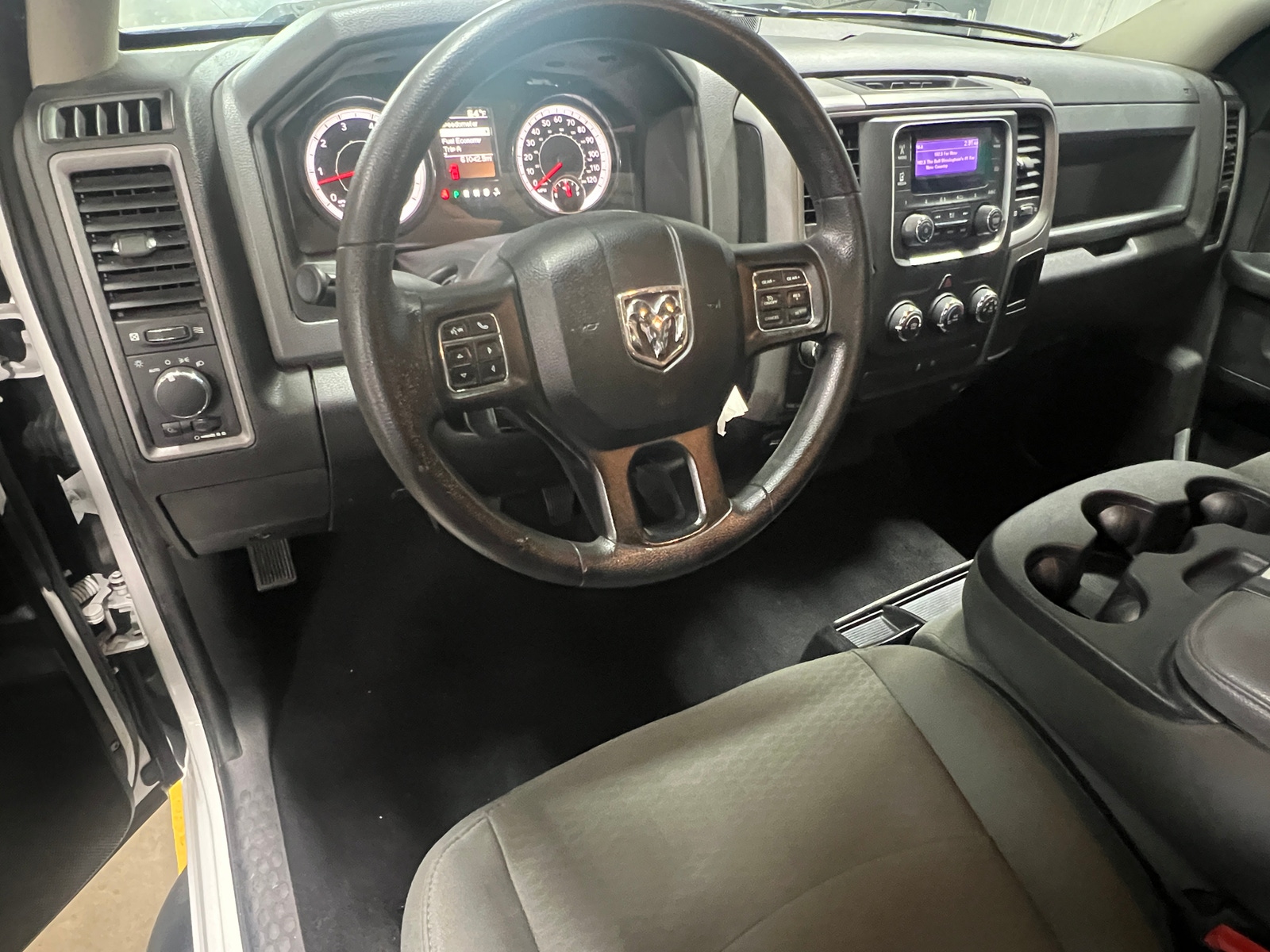 Thumbnail: 2020 RAM 1500 Classic - 3