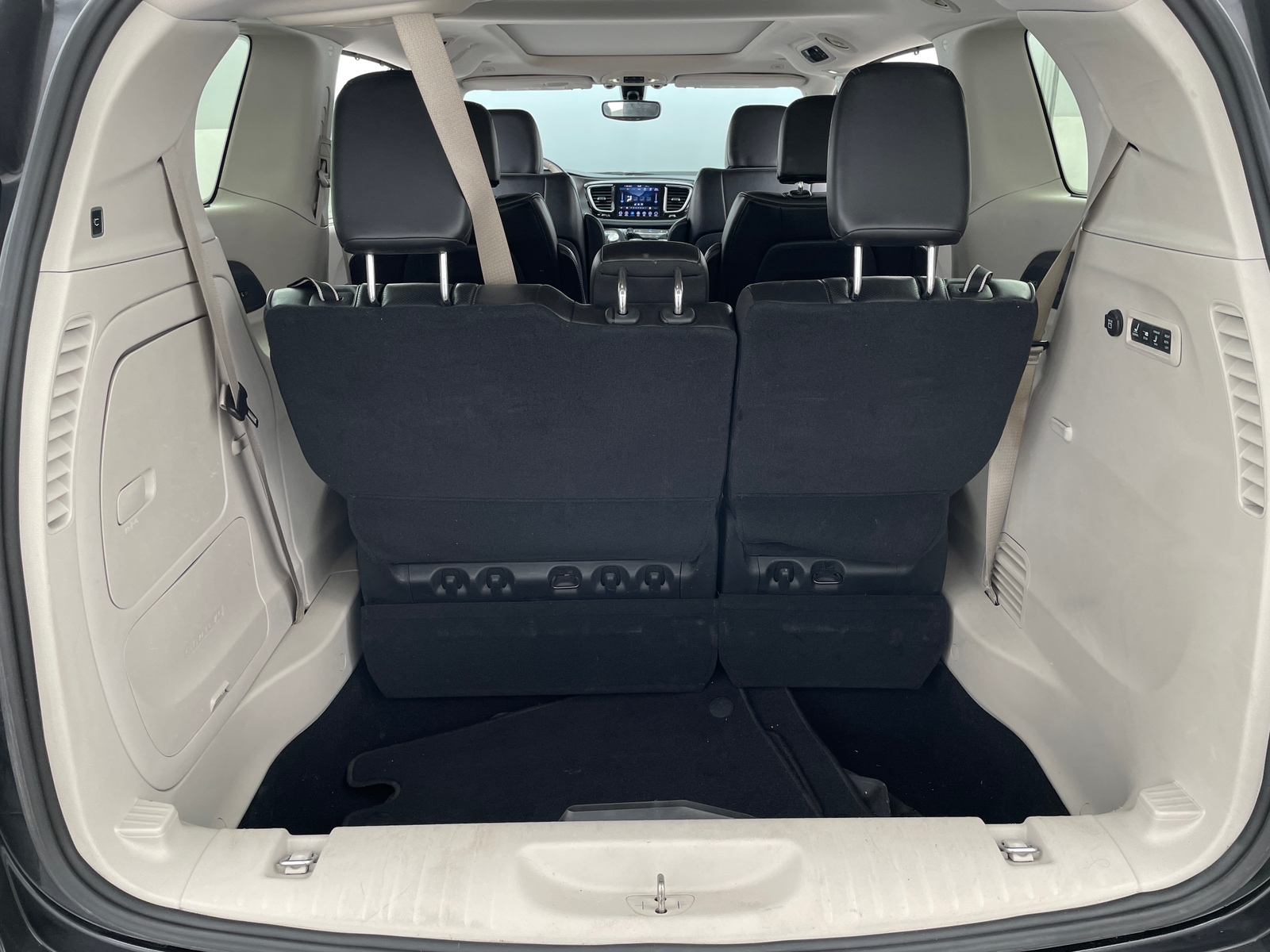 Thumbnail: 2019 Chrysler Pacifica - 6