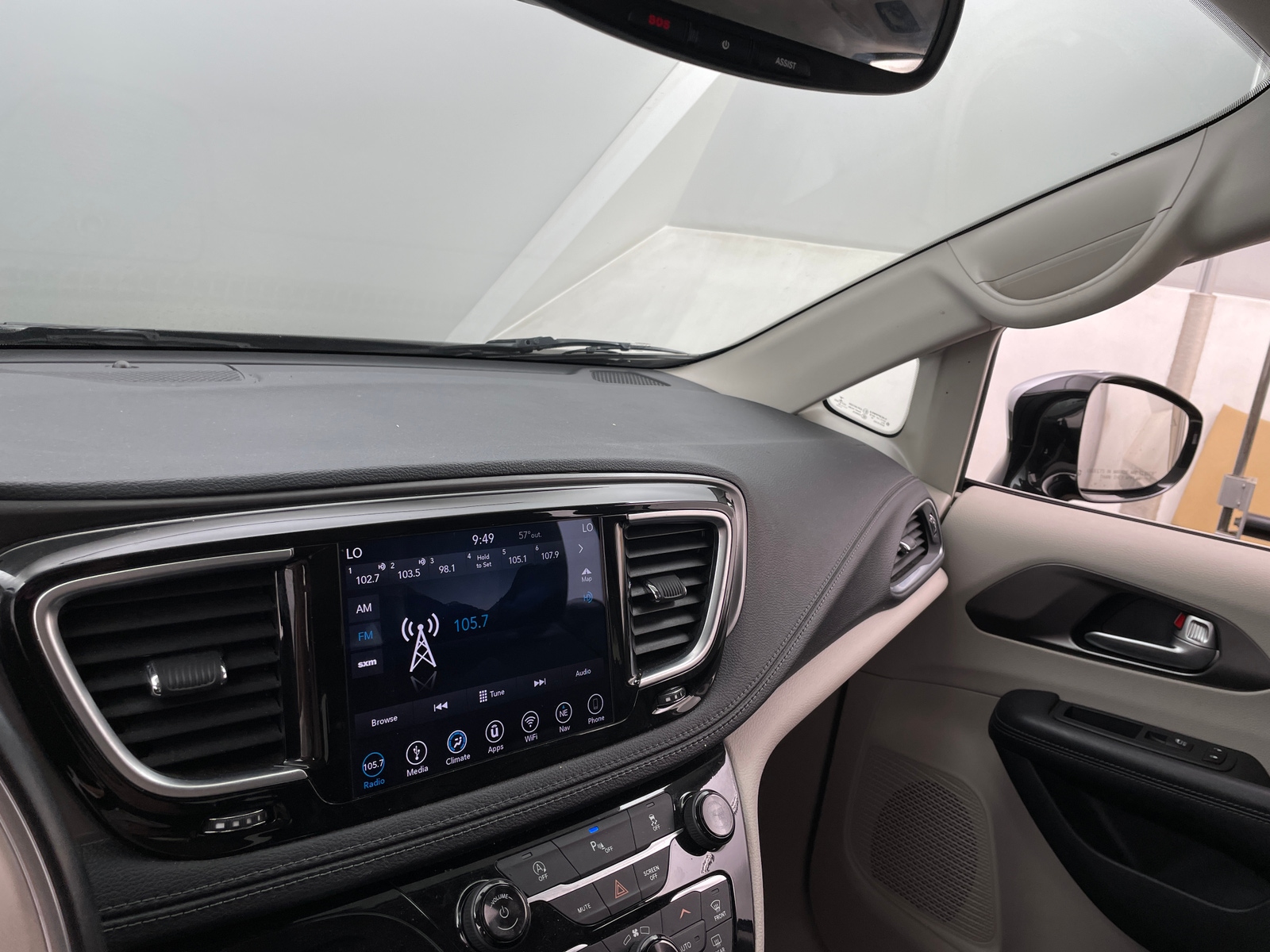 Thumbnail: 2019 Chrysler Pacifica - 3