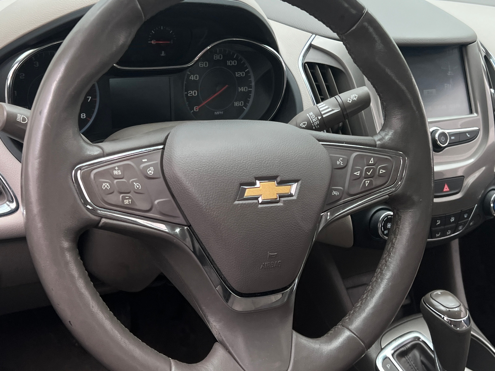 Thumbnail: 2017 Chevrolet Cruze - 4