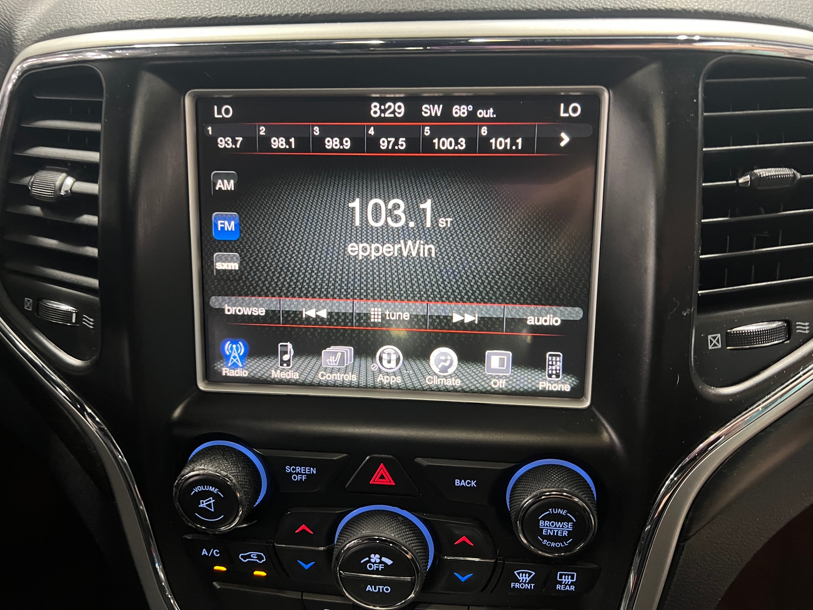 Thumbnail: 2015 Jeep Grand Cherokee - 4