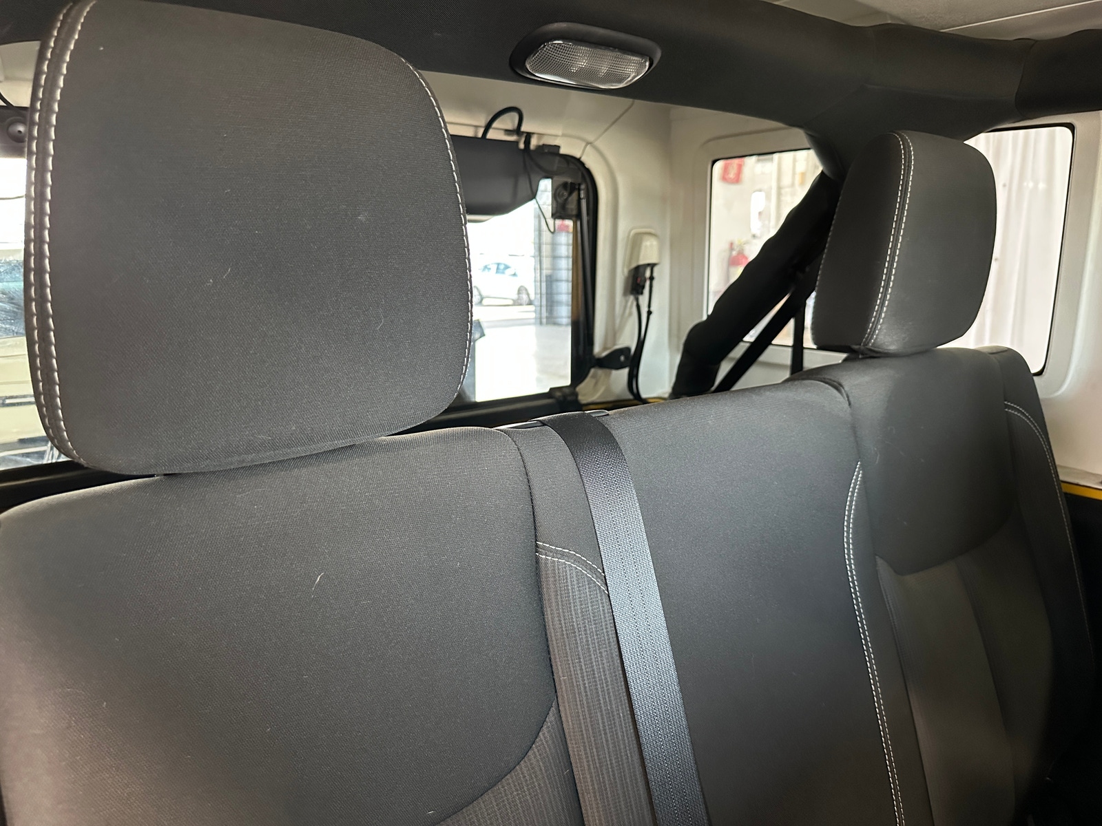 Thumbnail: 2015 Jeep Wrangler - 6