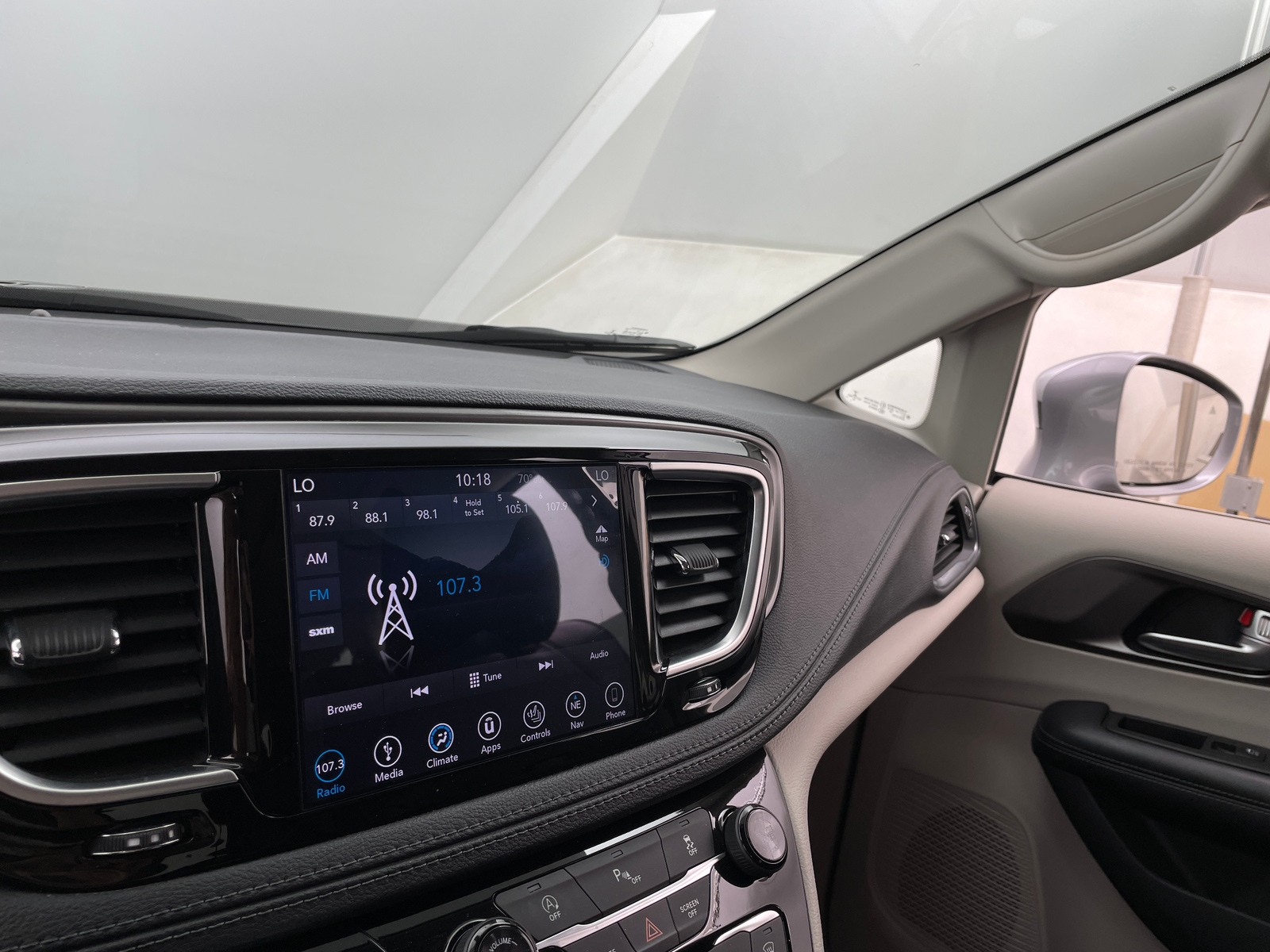 Thumbnail: 2019 Chrysler Pacifica - 3