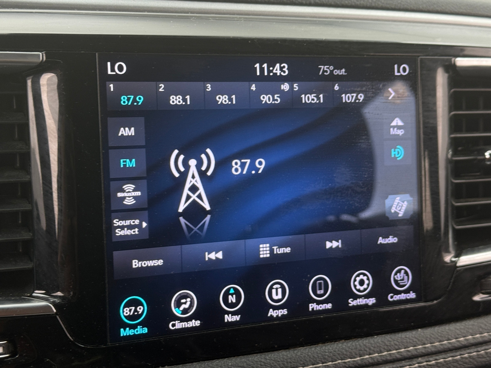 Thumbnail: 2020 Chrysler Pacifica - 3