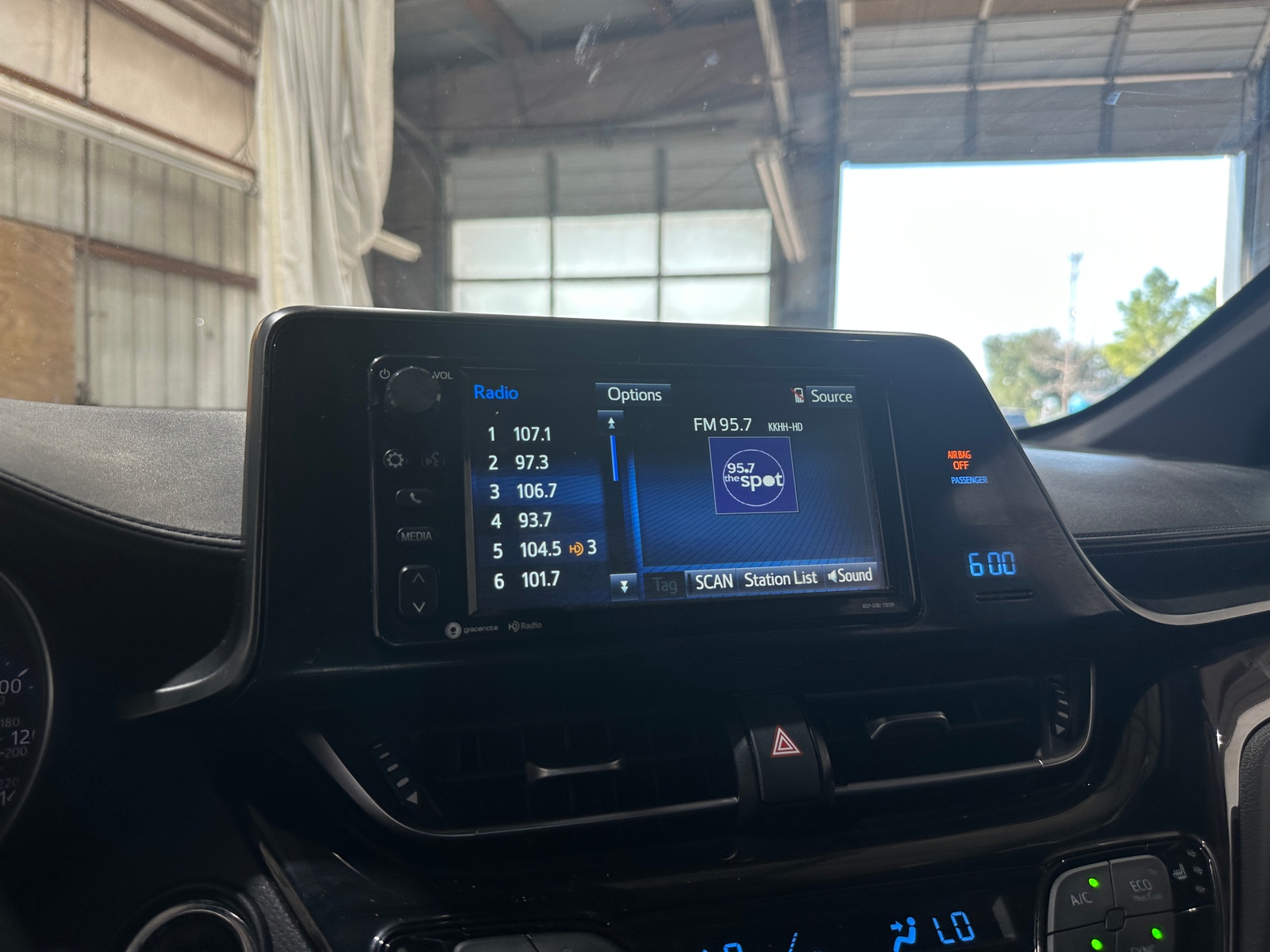 Thumbnail: 2018 Toyota C-HR - 4