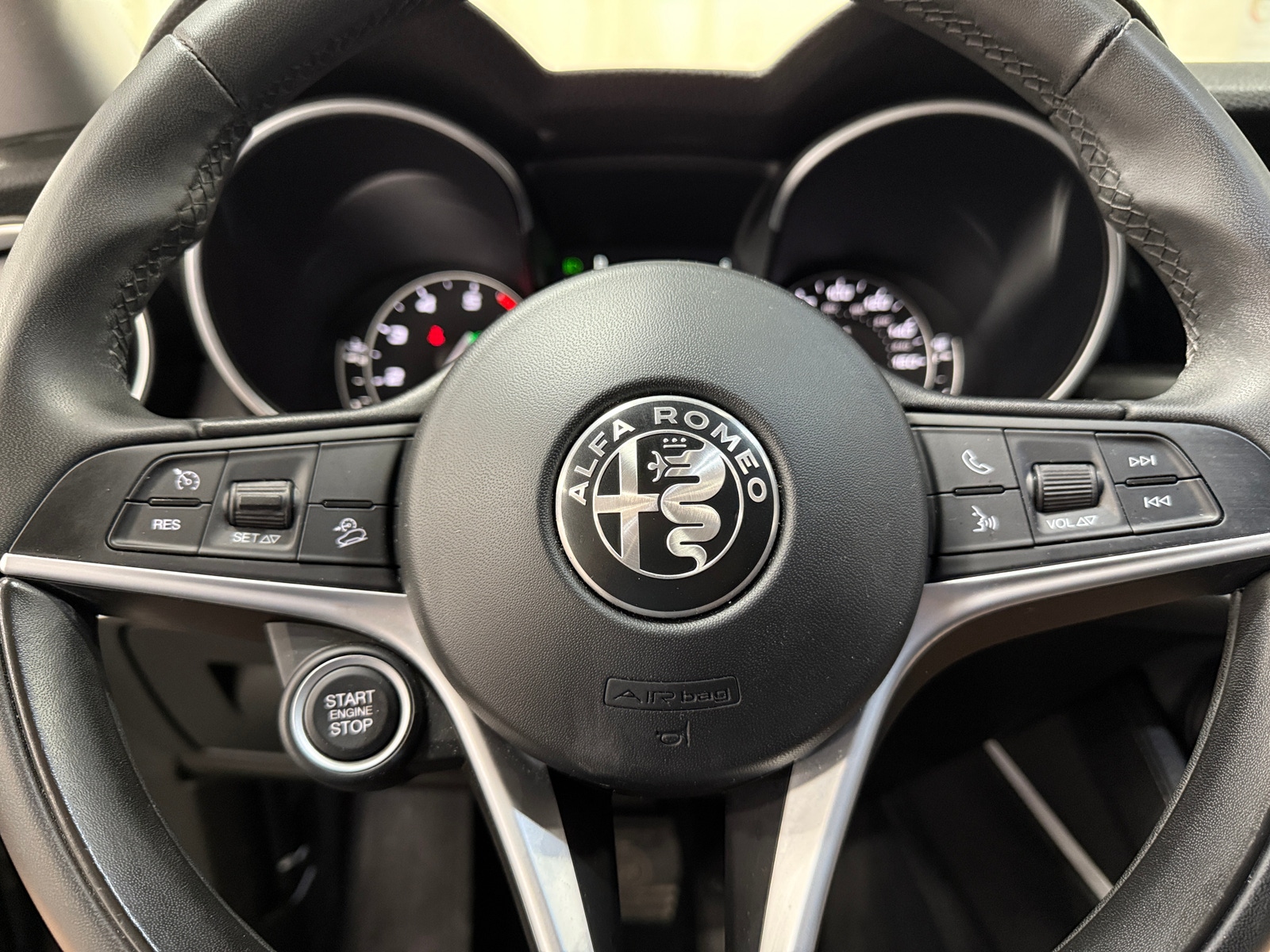 Thumbnail: 2018 Alfa Romeo Stelvio - 4