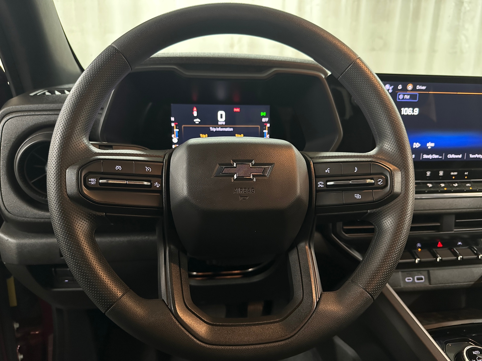 Thumbnail: 2023 Chevrolet Colorado - 5