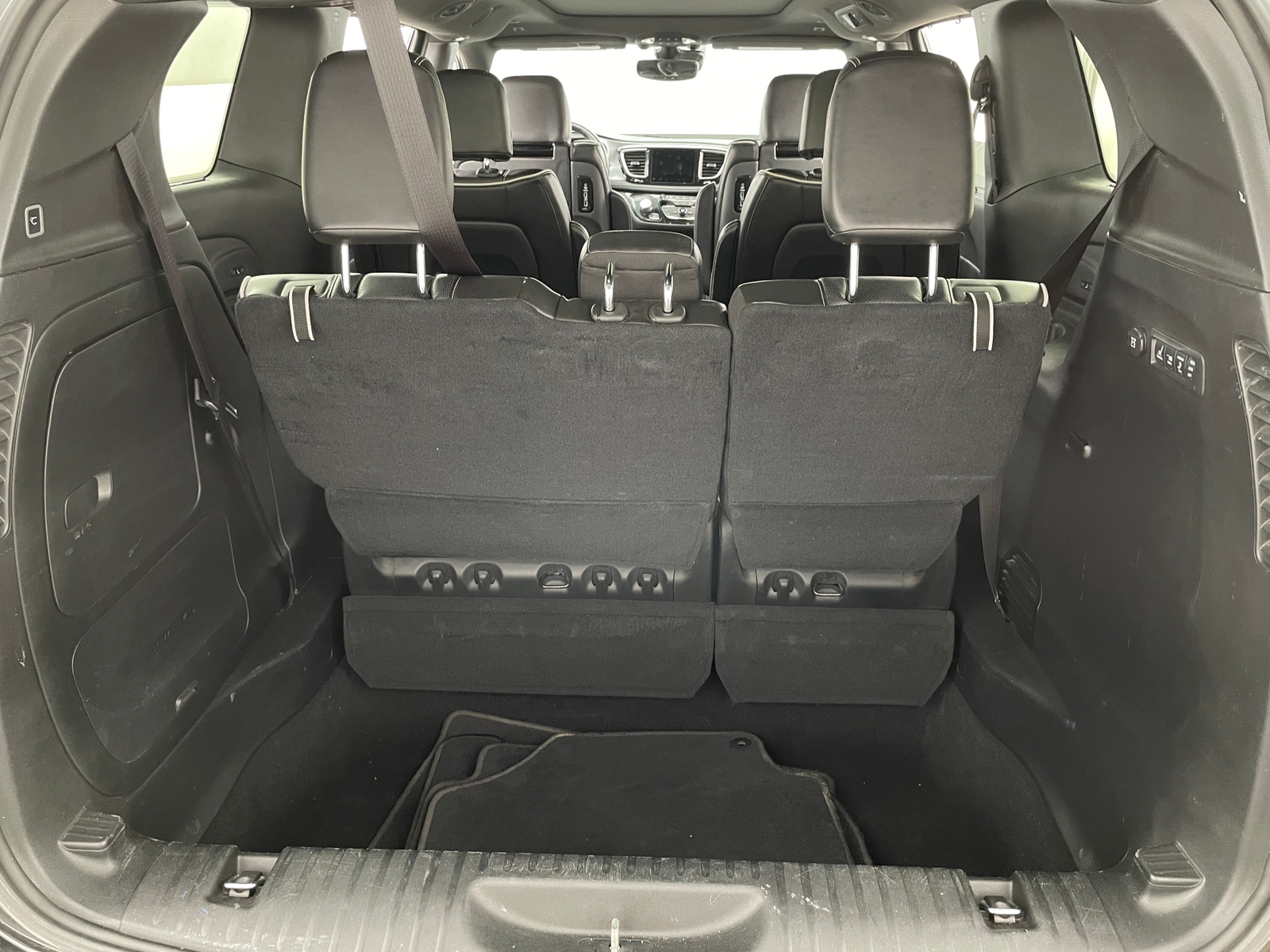 Thumbnail: 2019 Chrysler Pacifica - 6