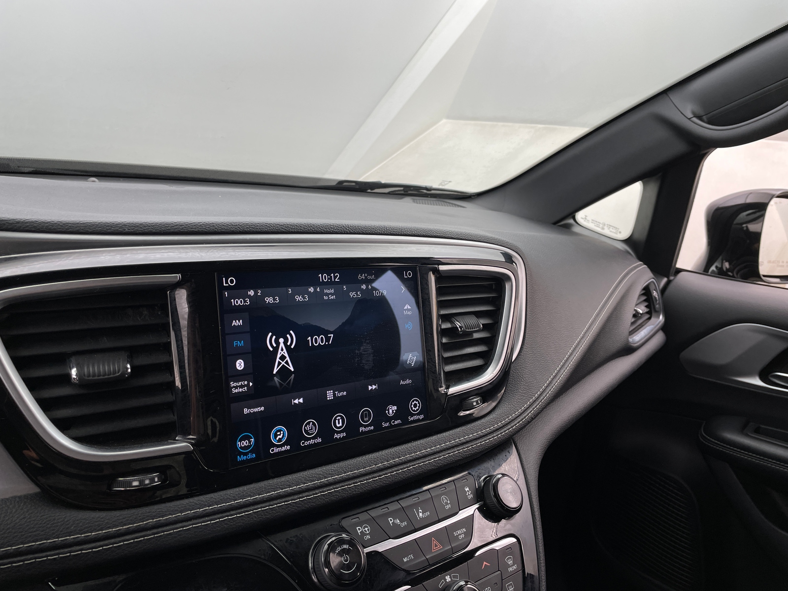Thumbnail: 2019 Chrysler Pacifica - 3