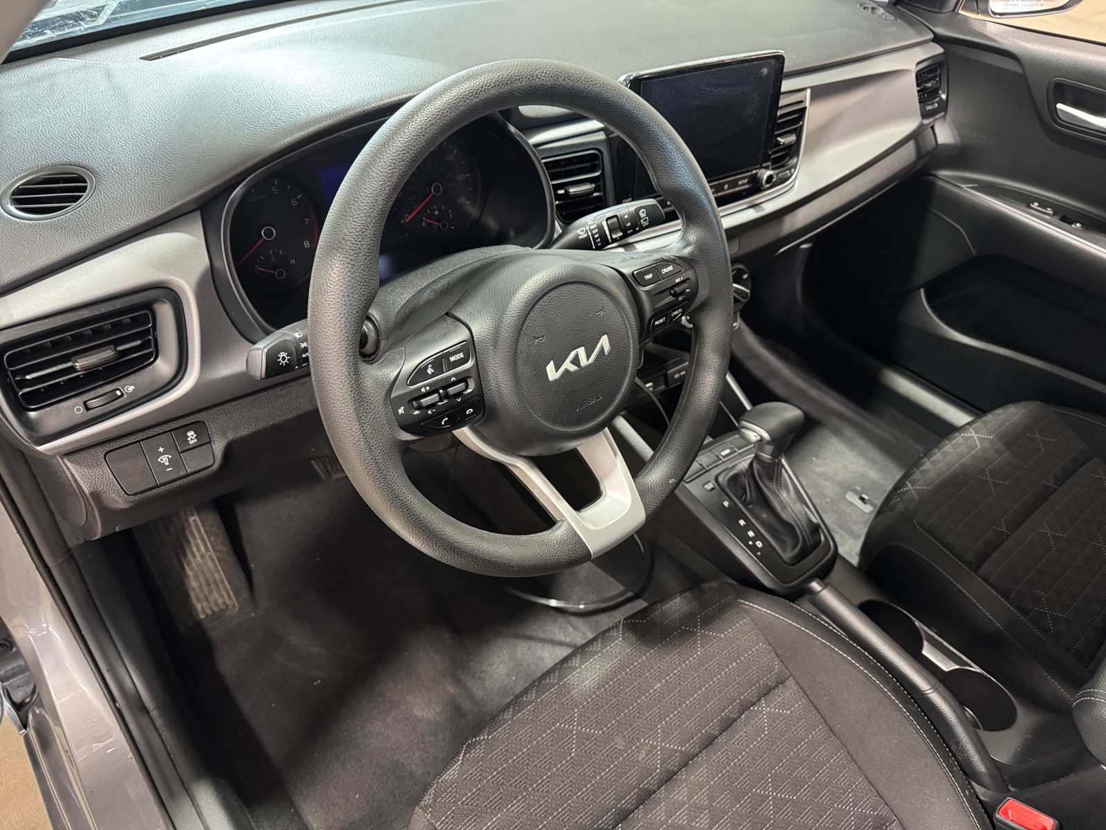 Thumbnail: 2023 Kia Rio - 3