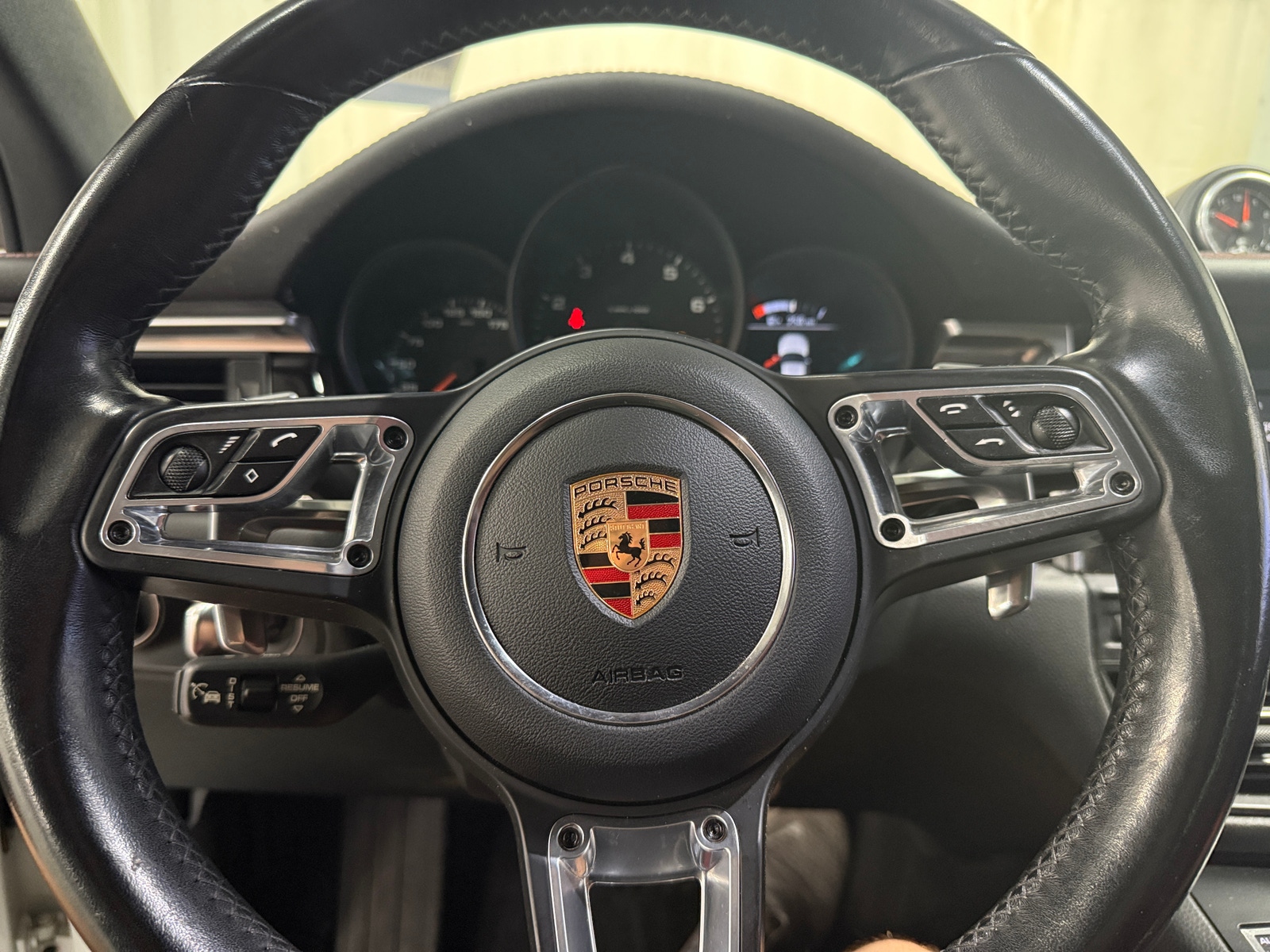 Thumbnail: 2020 Porsche Macan - 4