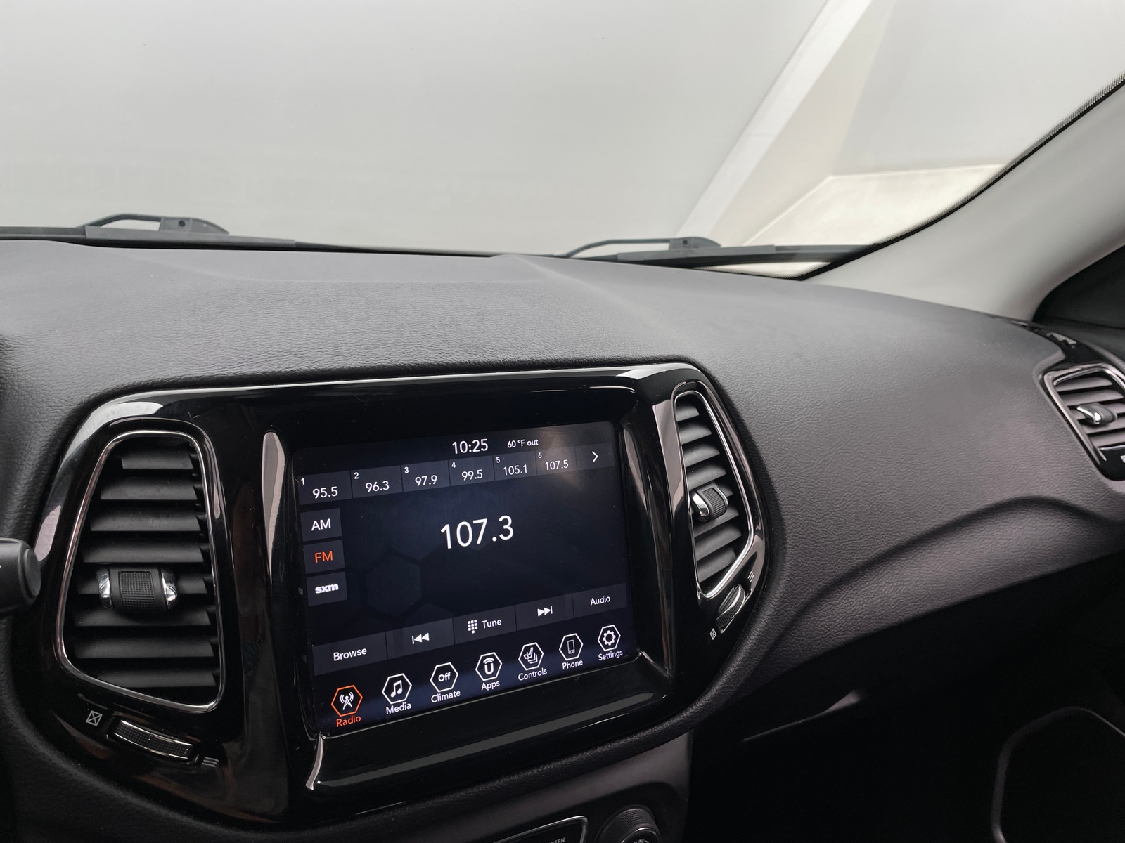 Thumbnail: 2020 Jeep Compass - 3