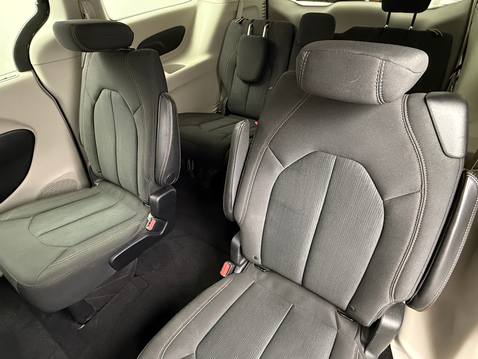 Thumbnail: 2018 Chrysler Pacifica - 6