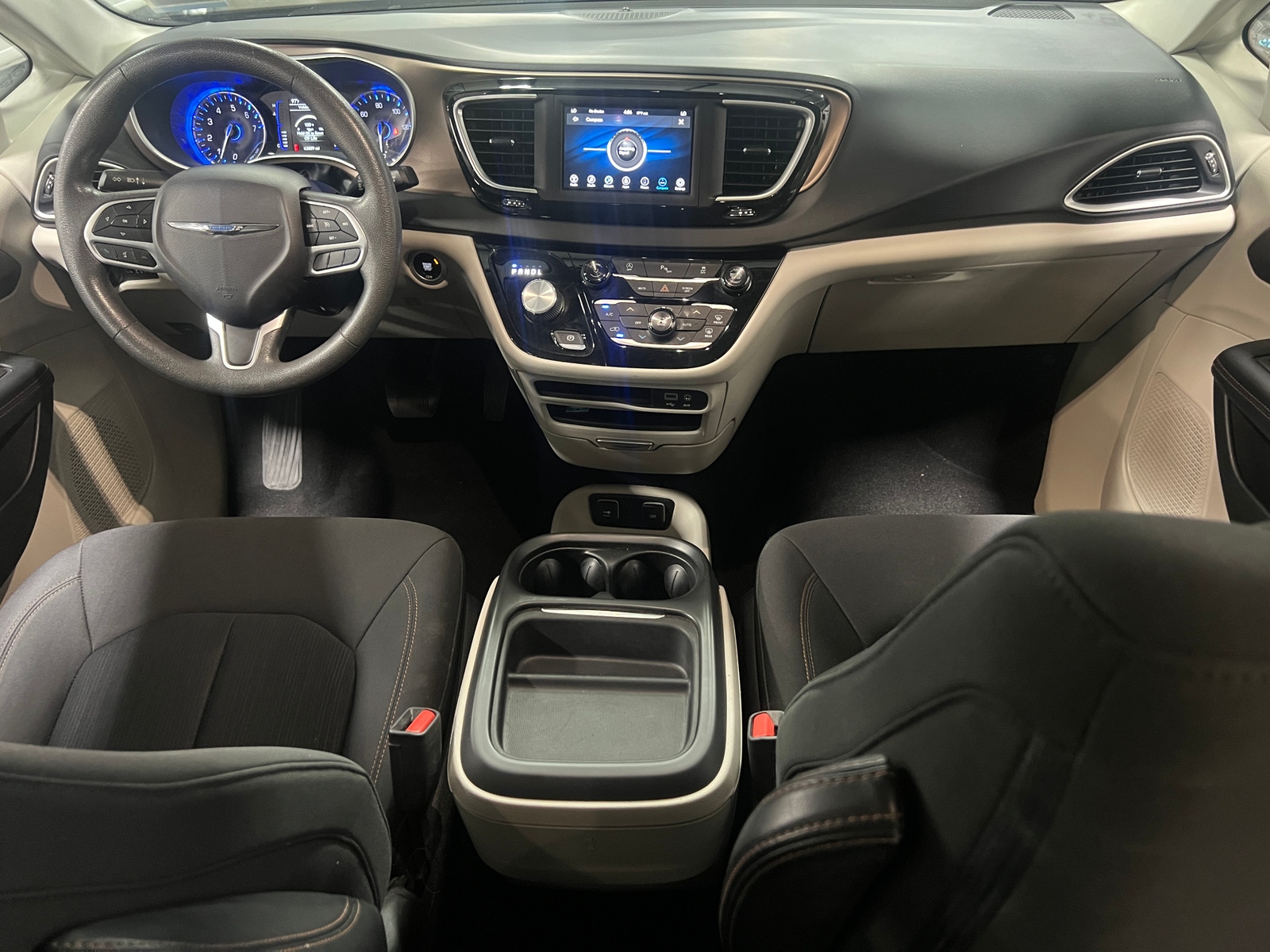 Thumbnail: 2018 Chrysler Pacifica - 3