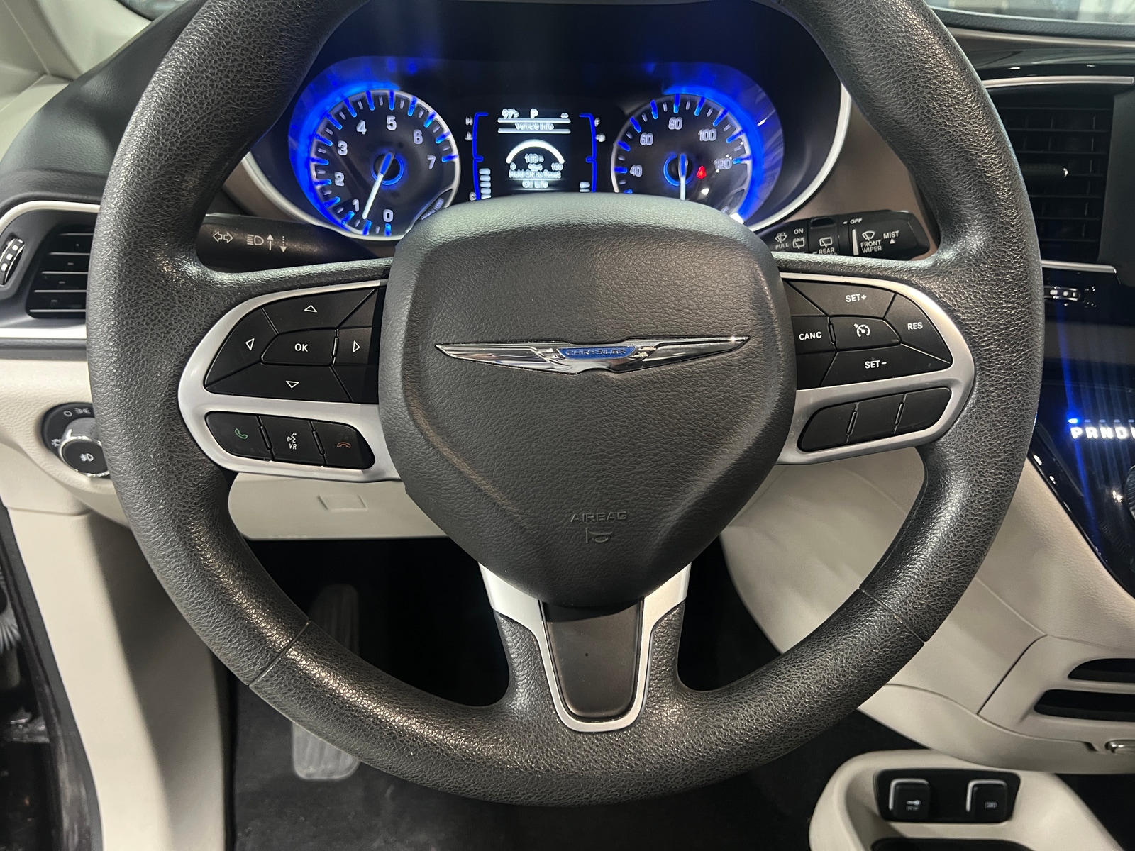 Thumbnail: 2018 Chrysler Pacifica - 5