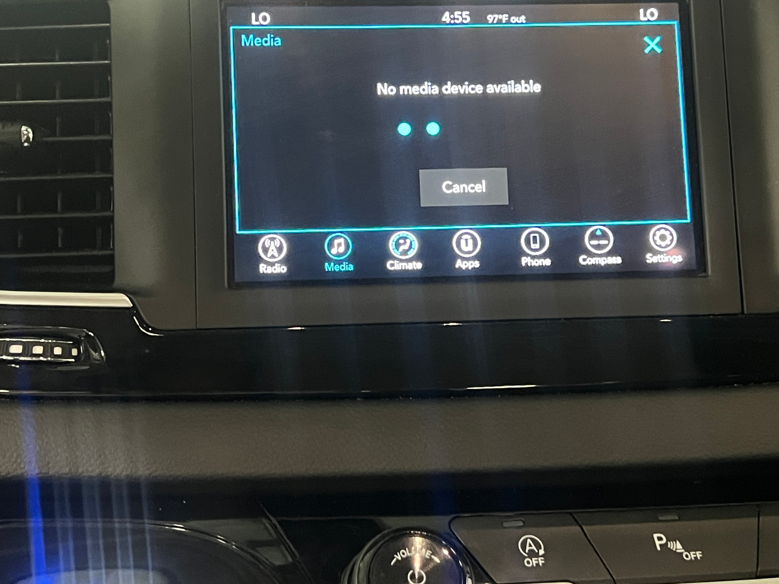 Thumbnail: 2018 Chrysler Pacifica - 4