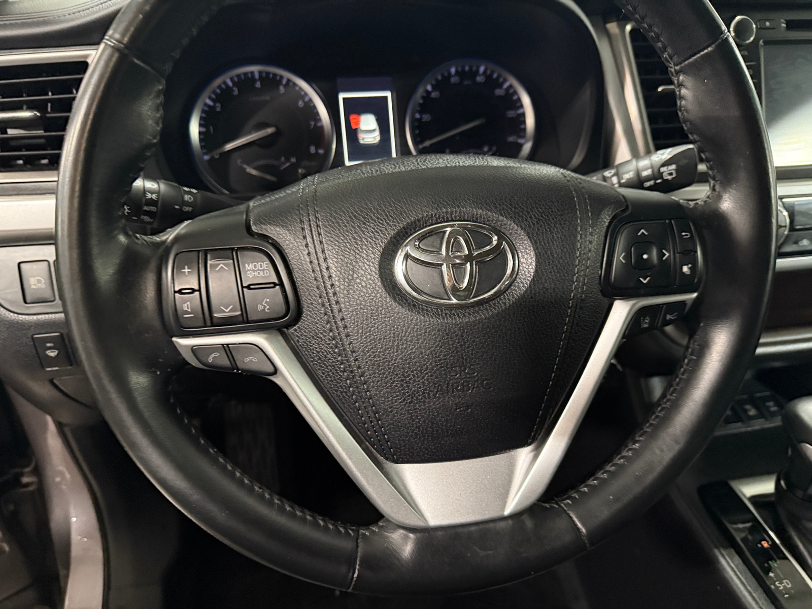 Thumbnail: 2017 Toyota Highlander - 5