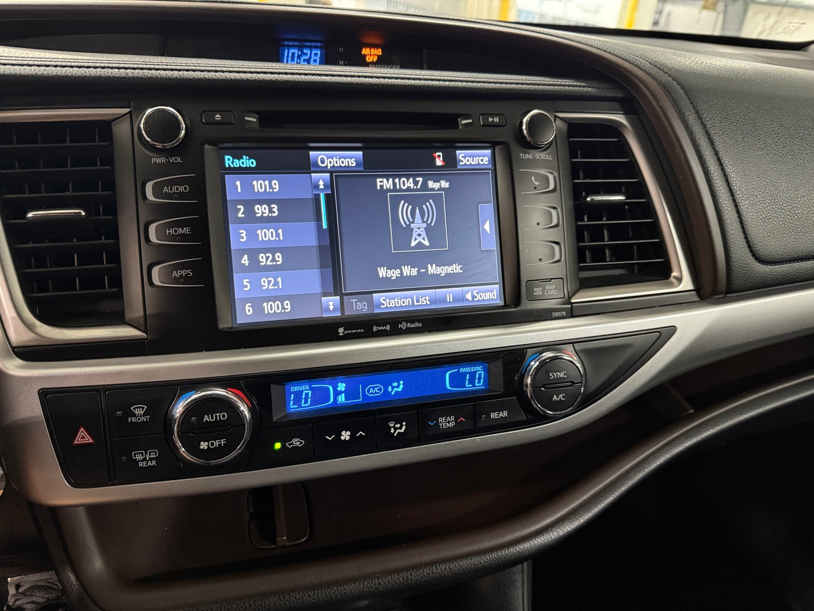 Thumbnail: 2017 Toyota Highlander - 4